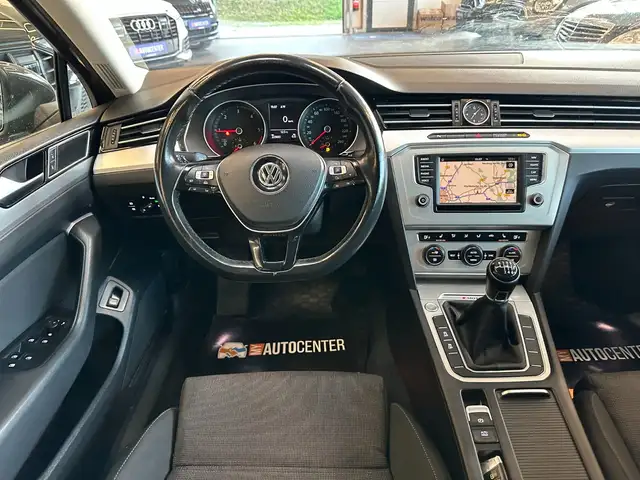 Volkswagen Passat view 7