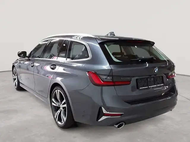 BMW 3 Series view 5