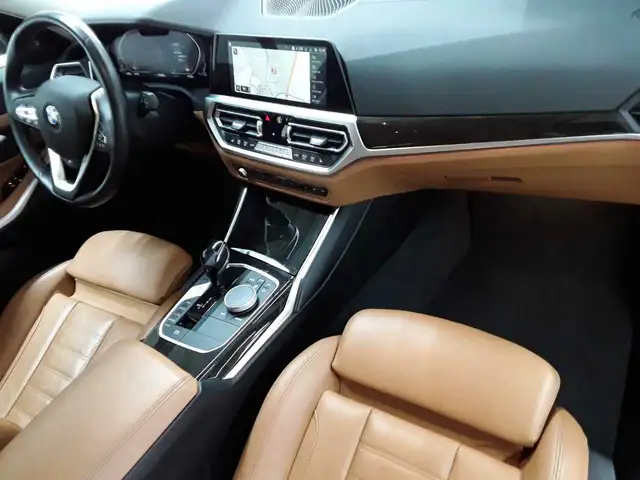 BMW 3 Series view 9