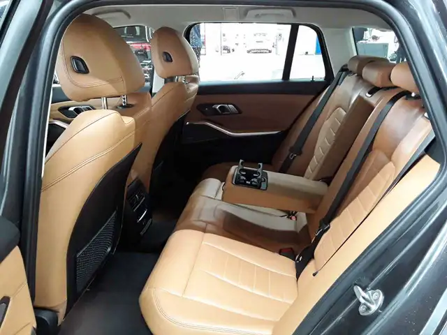 BMW 3 Series view 13