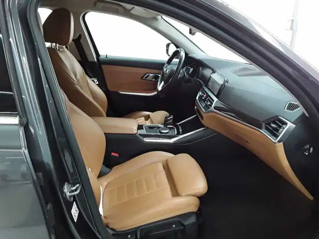 BMW 3 Series view 8