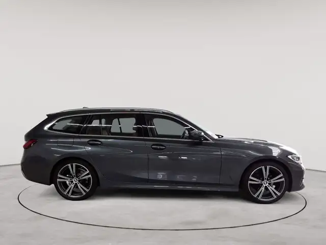 BMW 3 Series view 3