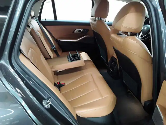 BMW 3 Series view 14
