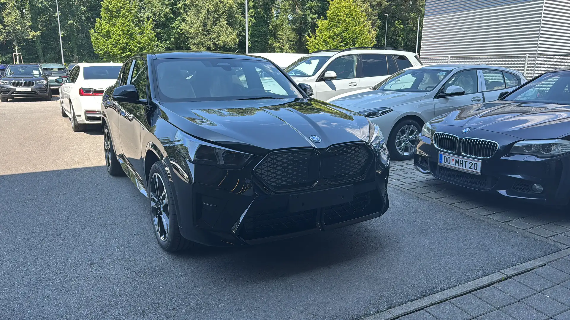 BMW iX2 30 xDrive M Sport Schwarz - 2
