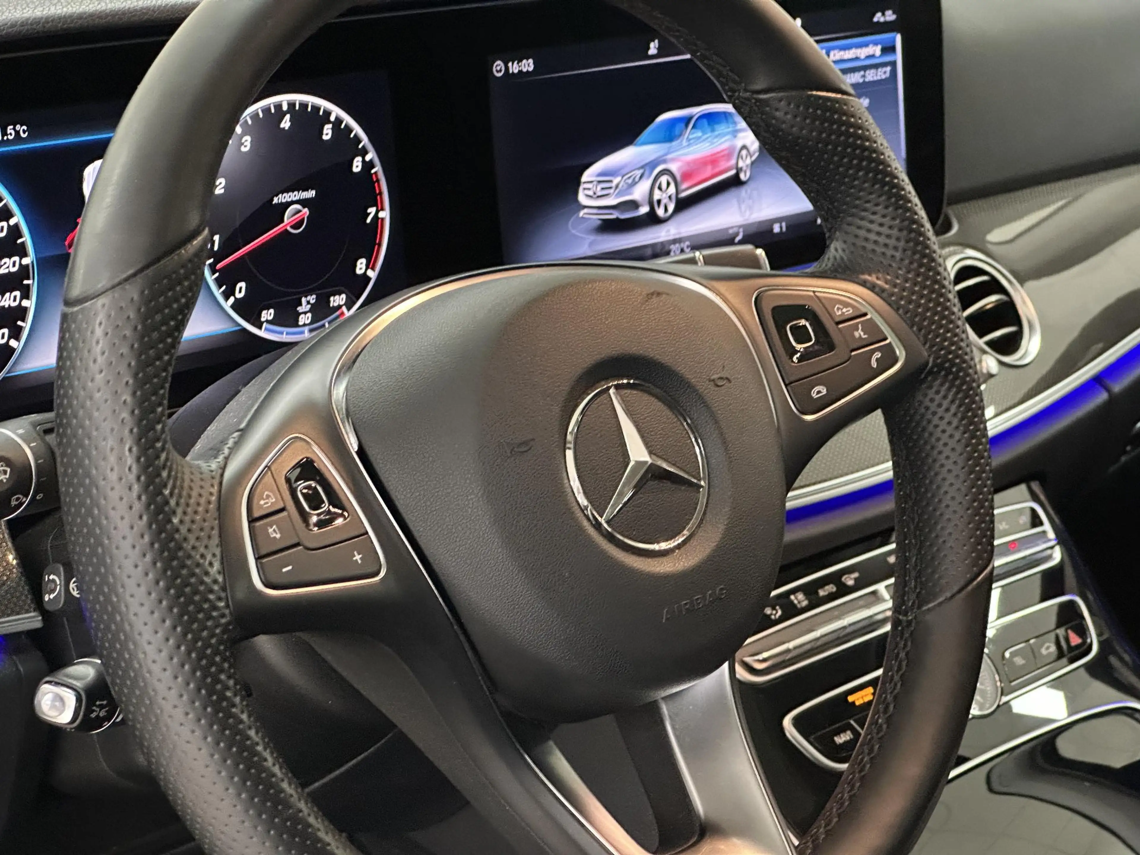 Mercedes-Benz E 400 Estate 4MATIC Premium Plus ELEKTRISCHE TRAKHAAK | — photo 31