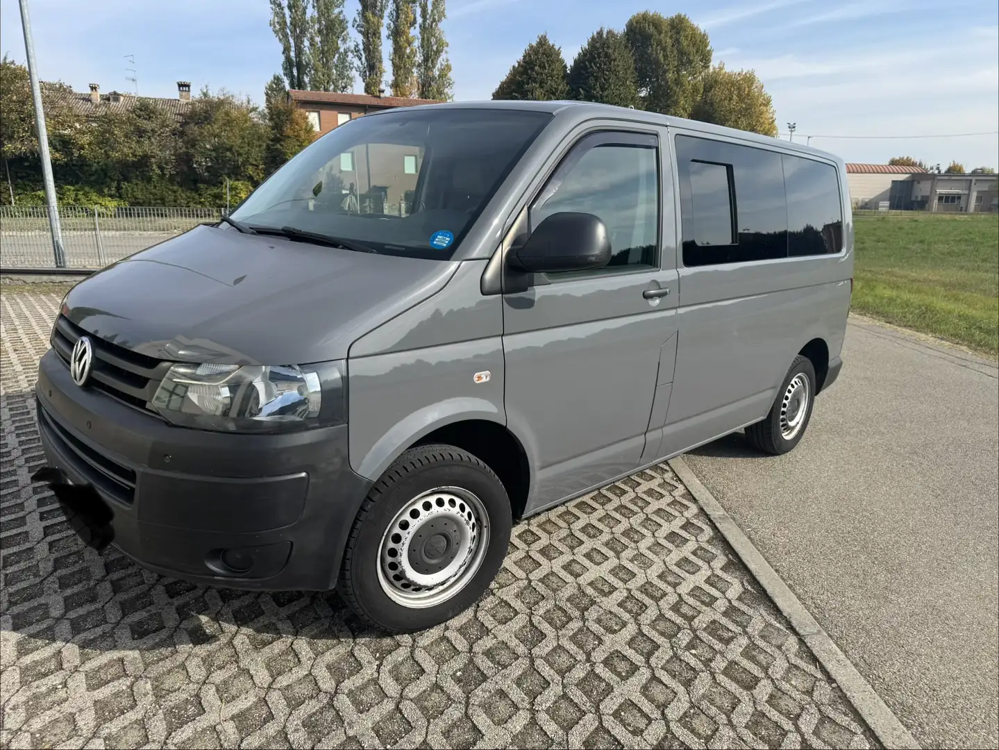 Volkswagen T5 Grigio - 1
