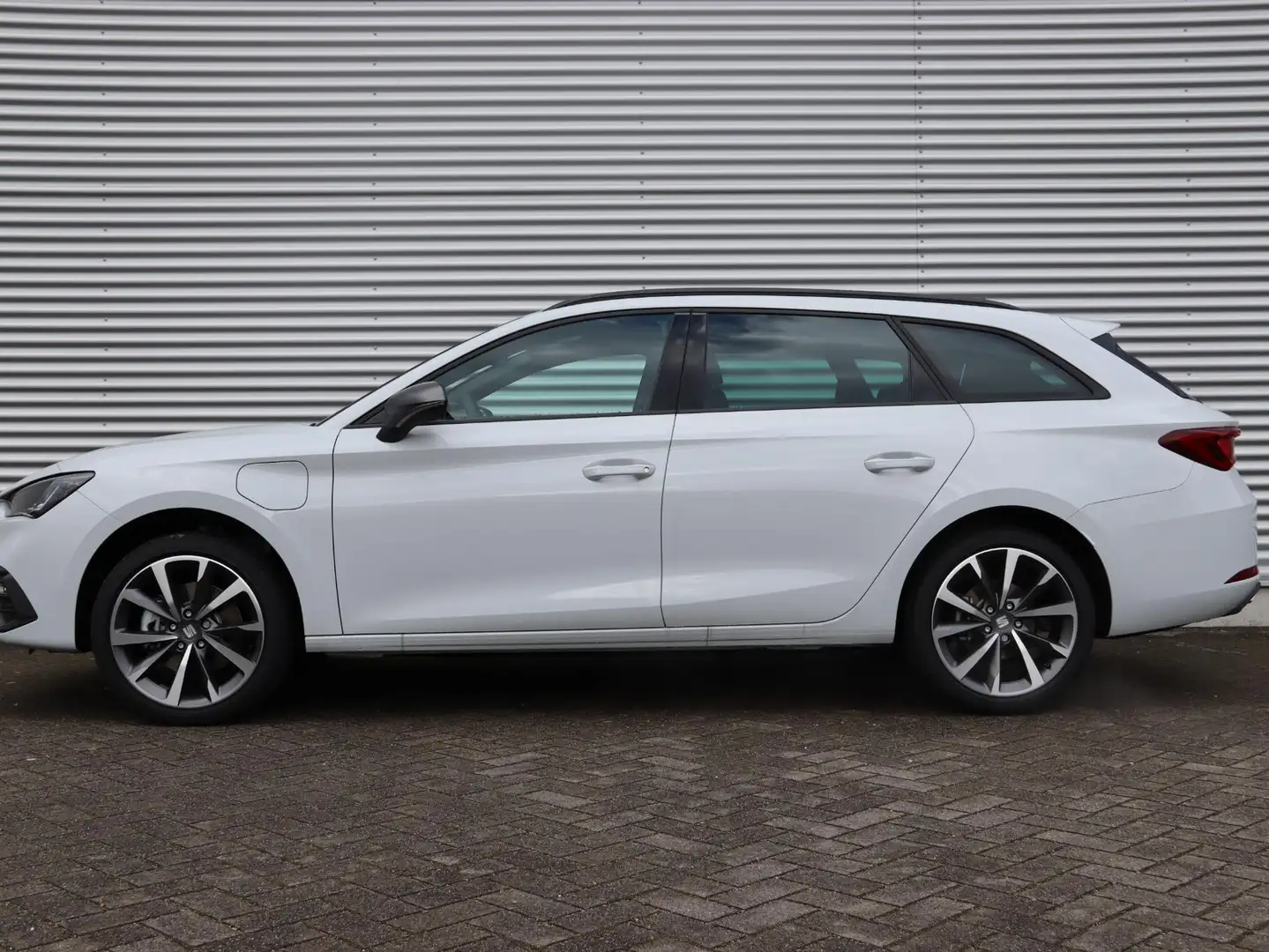 SEAT Leon Sportstourer FR PHEV First Edition 1.5 TSI eHybrid Wit - 2