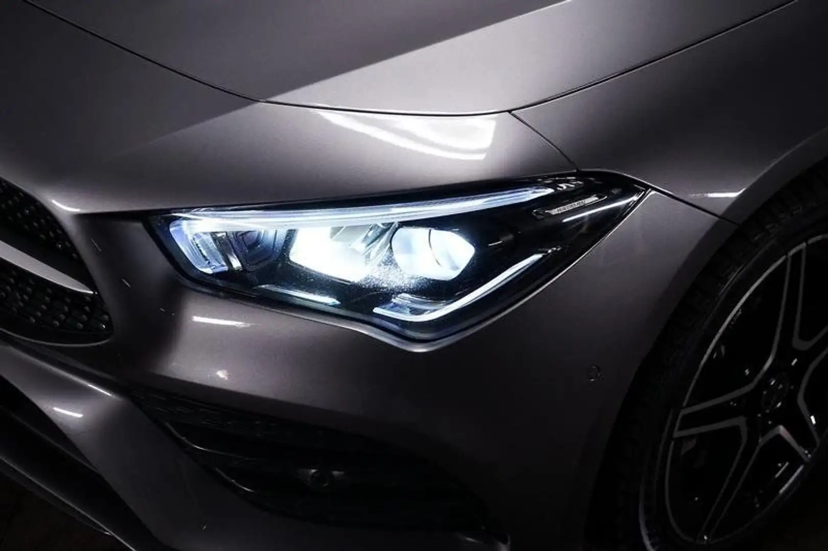 Mercedes-Benz CLA 250 e Edition 2020 AMG/AUT/LED/Navi/Pano/RFK Grau - 2