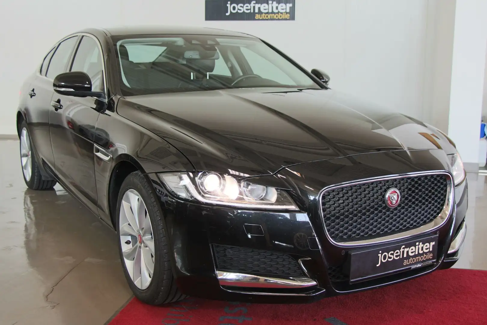 Jaguar XF 20d Prestige Aut. Noir - 1