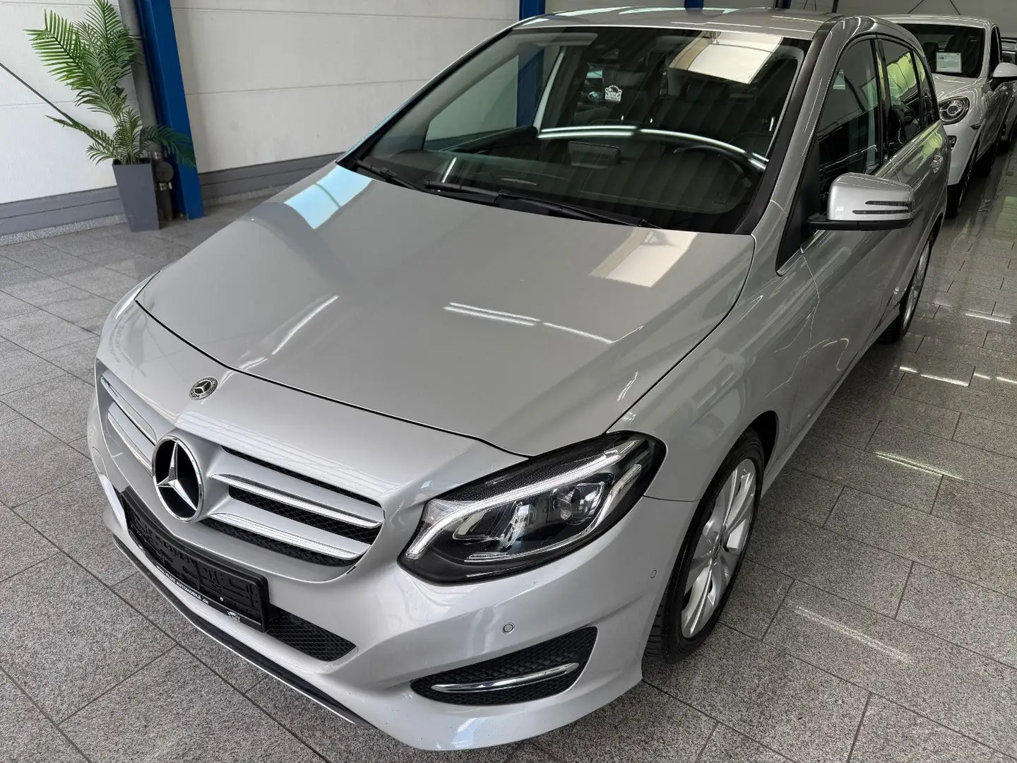 Mercedes-Benz B 180 *AMG-STYLE*URBAN*AUTM*LED*NAVI*TMP*SHZ*KEYL Argent - 2