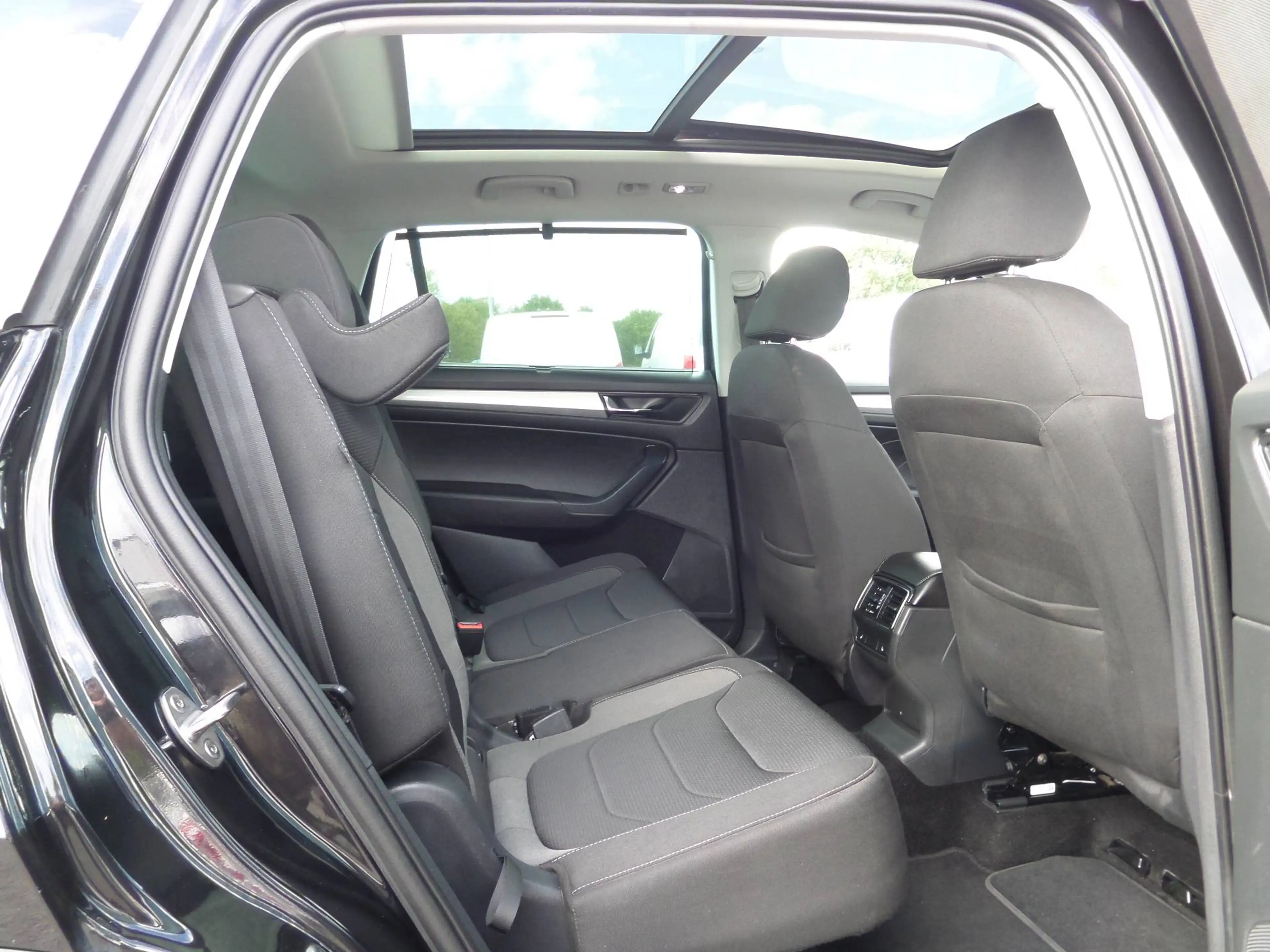 Skoda Kodiaq Tour 4x4+DSG+7-Sitz+Pano-SD+LED+AHK+Navi+Standhzg+ACC+4xSHZ+PDC+1.Hand — photo 15