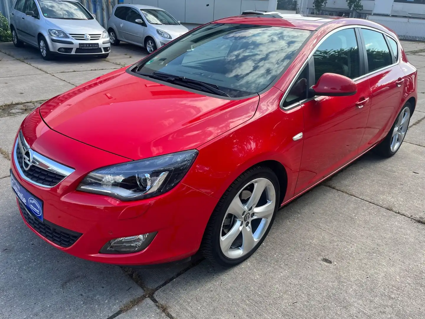 Opel Astra J Lim. 5-trg. Innovation Rot - 1