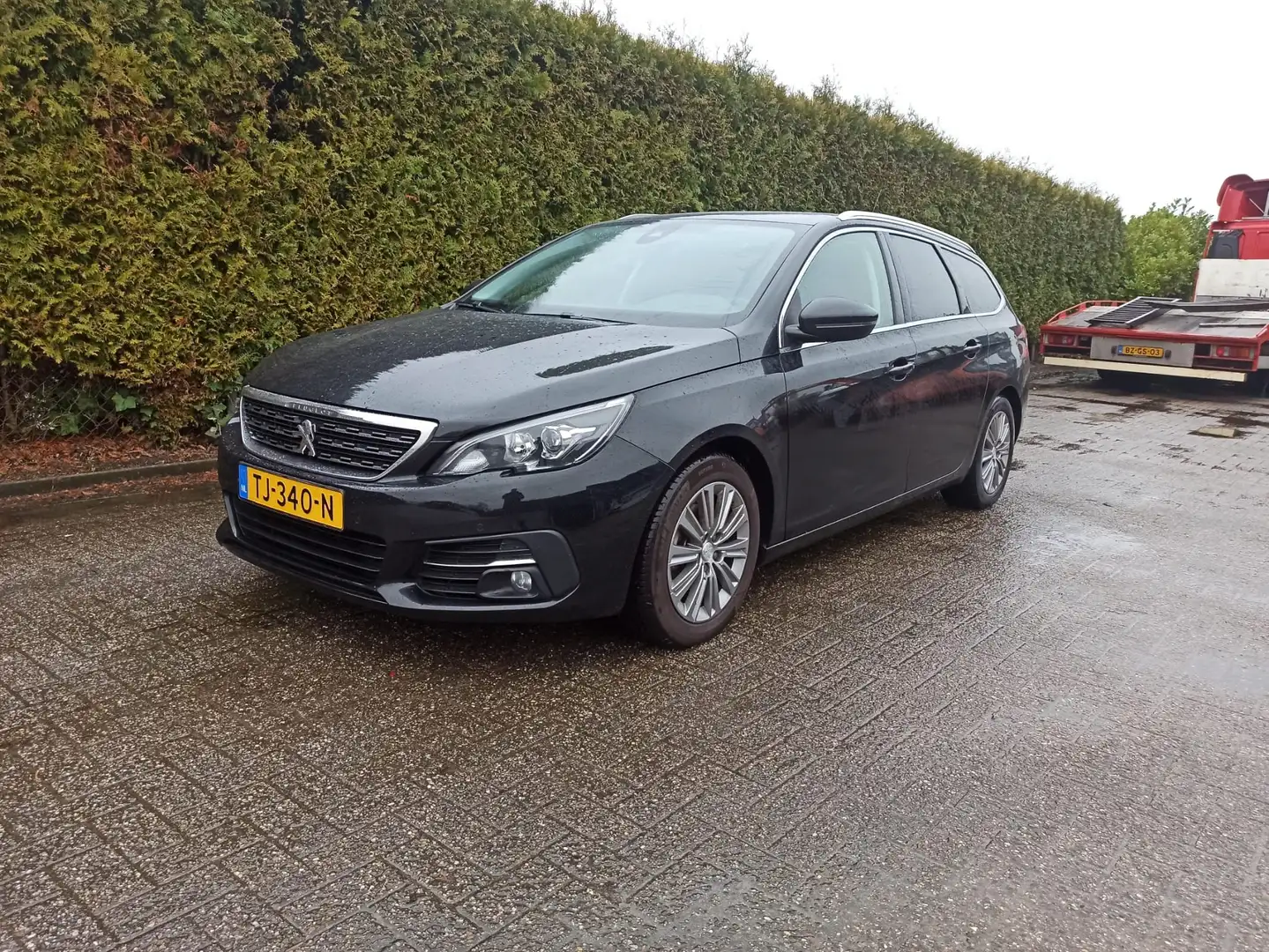 Peugeot 308 1.2 PureT.Blue L. Pr Zwart - 1