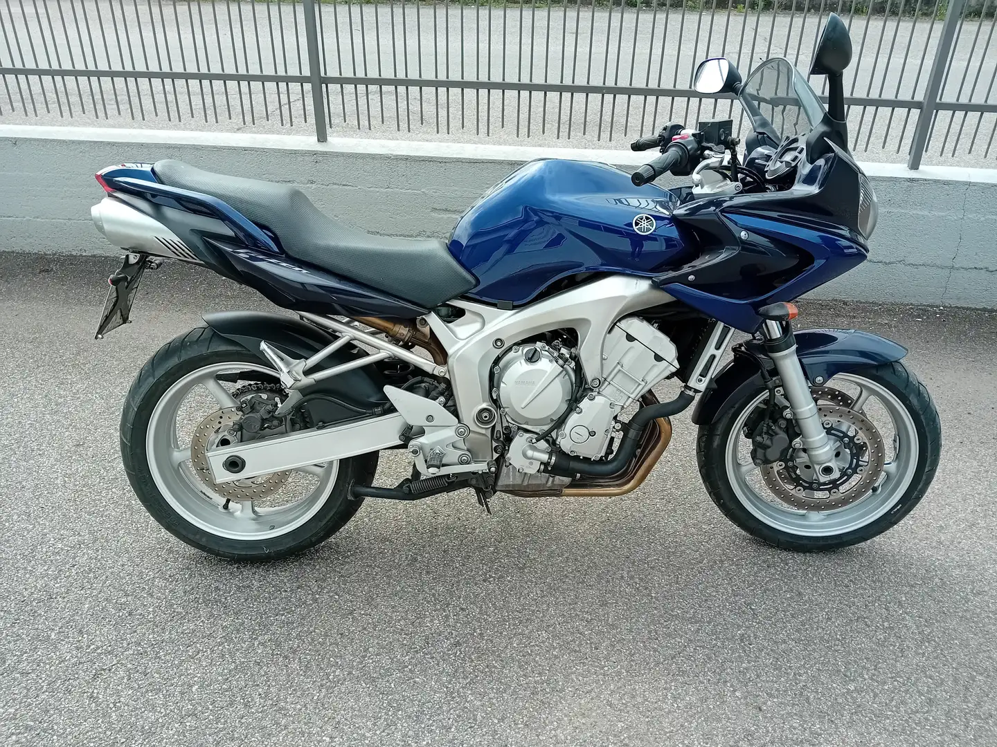 Yamaha FZR 600 Blau - 1