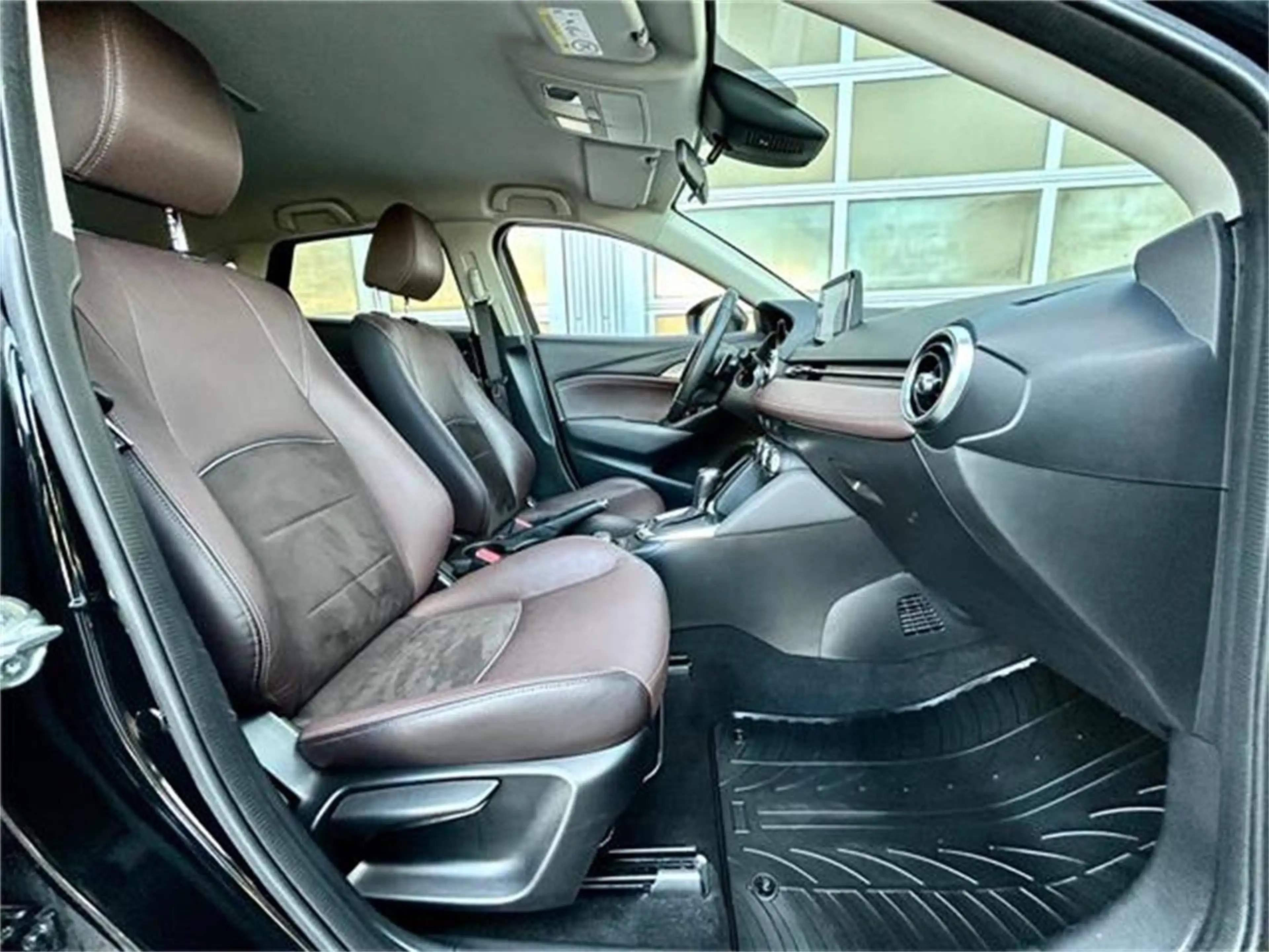 Mazda CX-3 G120 Takumi Aut. Automatik mit Navigation / T — photo 9
