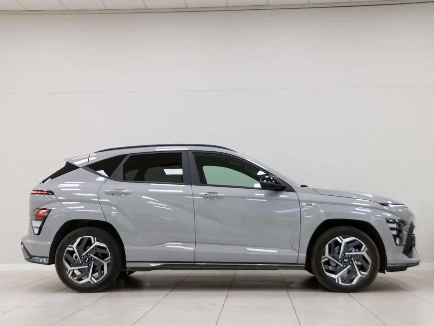 Hyundai KONA 1.6 GDI HEV N Line DCT Gris - 2
