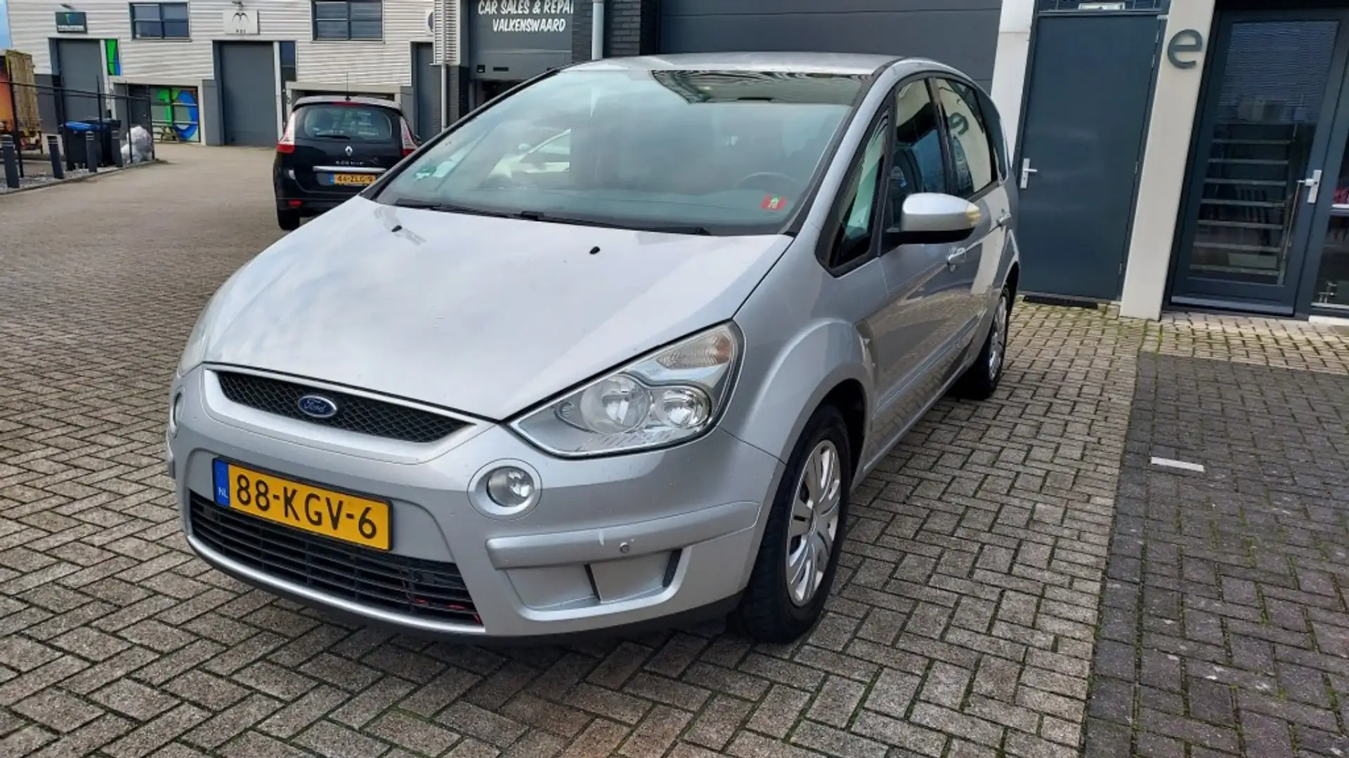 Ford S-Max 2.0i 16V 7-Persoons met nieuwe APK Grijs - 2
