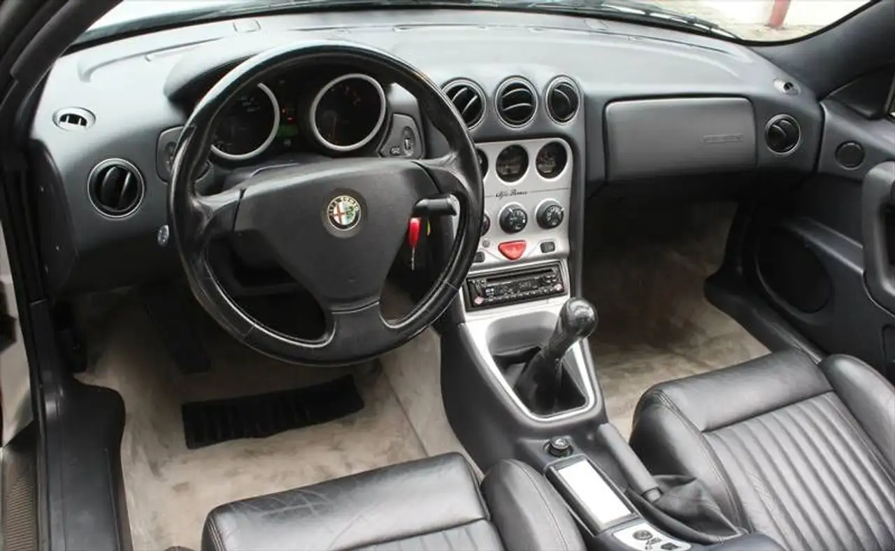 Alfa Romeo Spider Sportsitze Leder Schwarz, elektr. Verdeck, foto 5