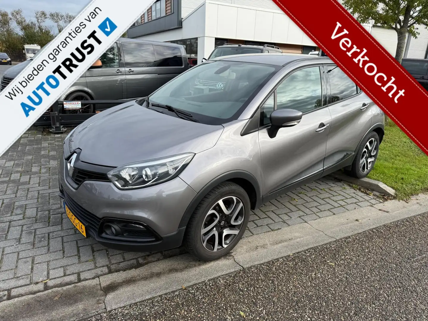 Renault Captur 0.9 TCe Dynamique CLIMA,LMV,TREKHAAK,CRUISE,PRIVAC Grijs - 1