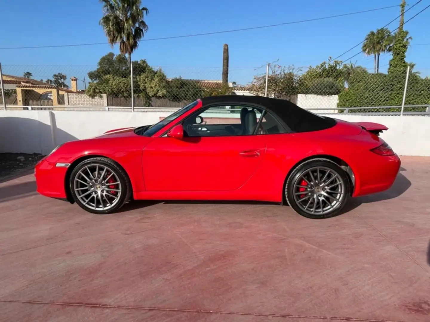 Porsche 911 Carrera 4S Cabriolet PDK Rood - 2