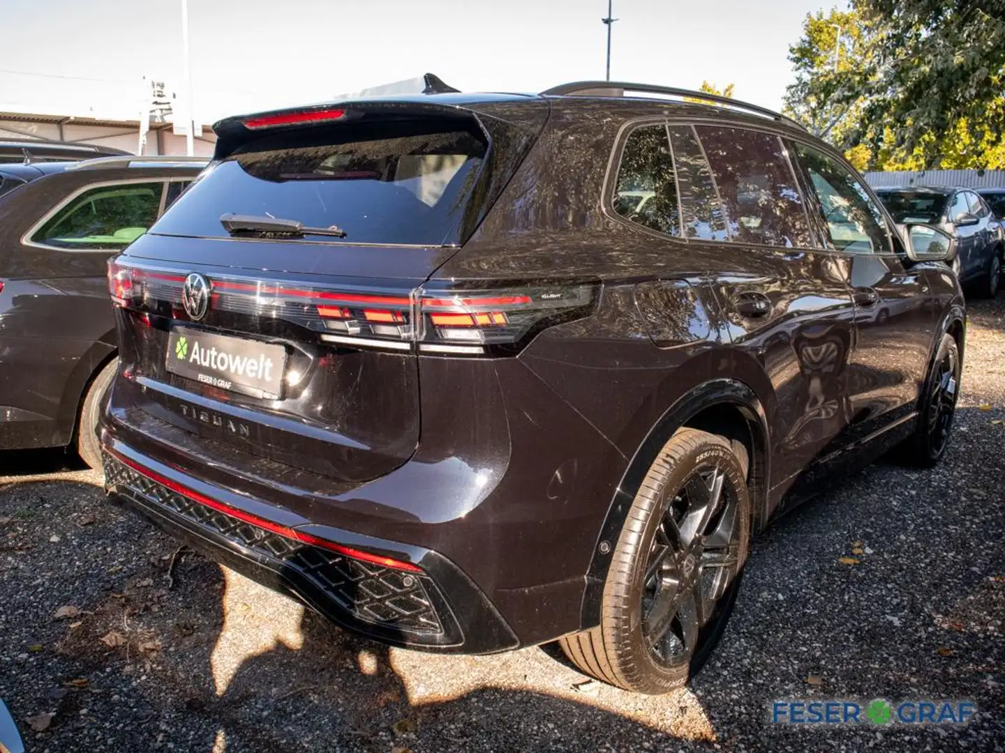 Volkswagen Tiguan 1.5 eTSI R-Line BlackStyle DSG IQ-Light Schwarz - 2