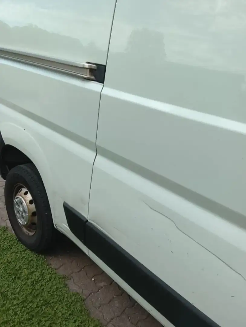 Peugeot Boxer Van L2H2 2,2 BlueHDi Weiß - 2