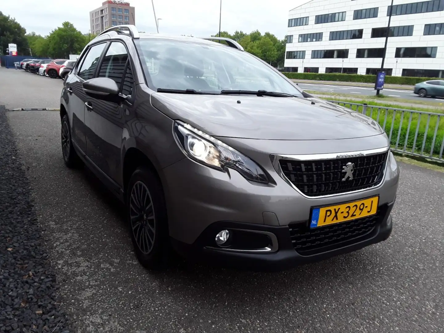 Peugeot 2008 1.2 PURET. BLUE LION Grijs - 2
