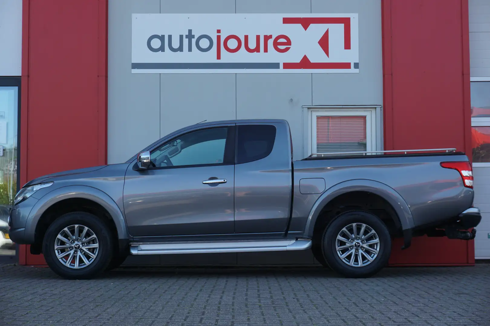 Mitsubishi L200 2.4 DI-D Club Cab Intense | 4WD | Camera | Climate Grey - 2