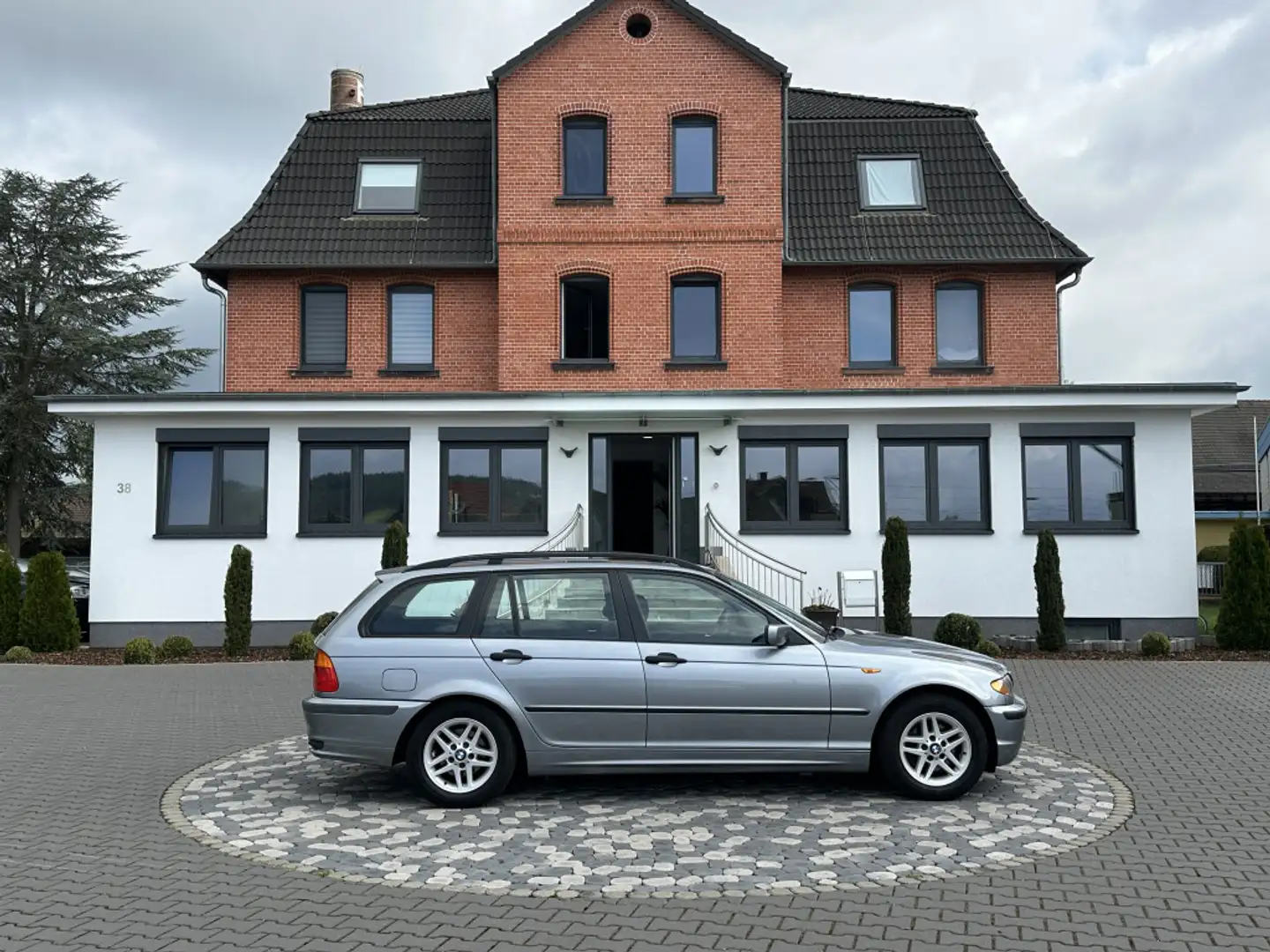 BMW 316 NAVI TEMP PDC SCHIEBEDACH APP-LINK HU04 26 Szürke - 1