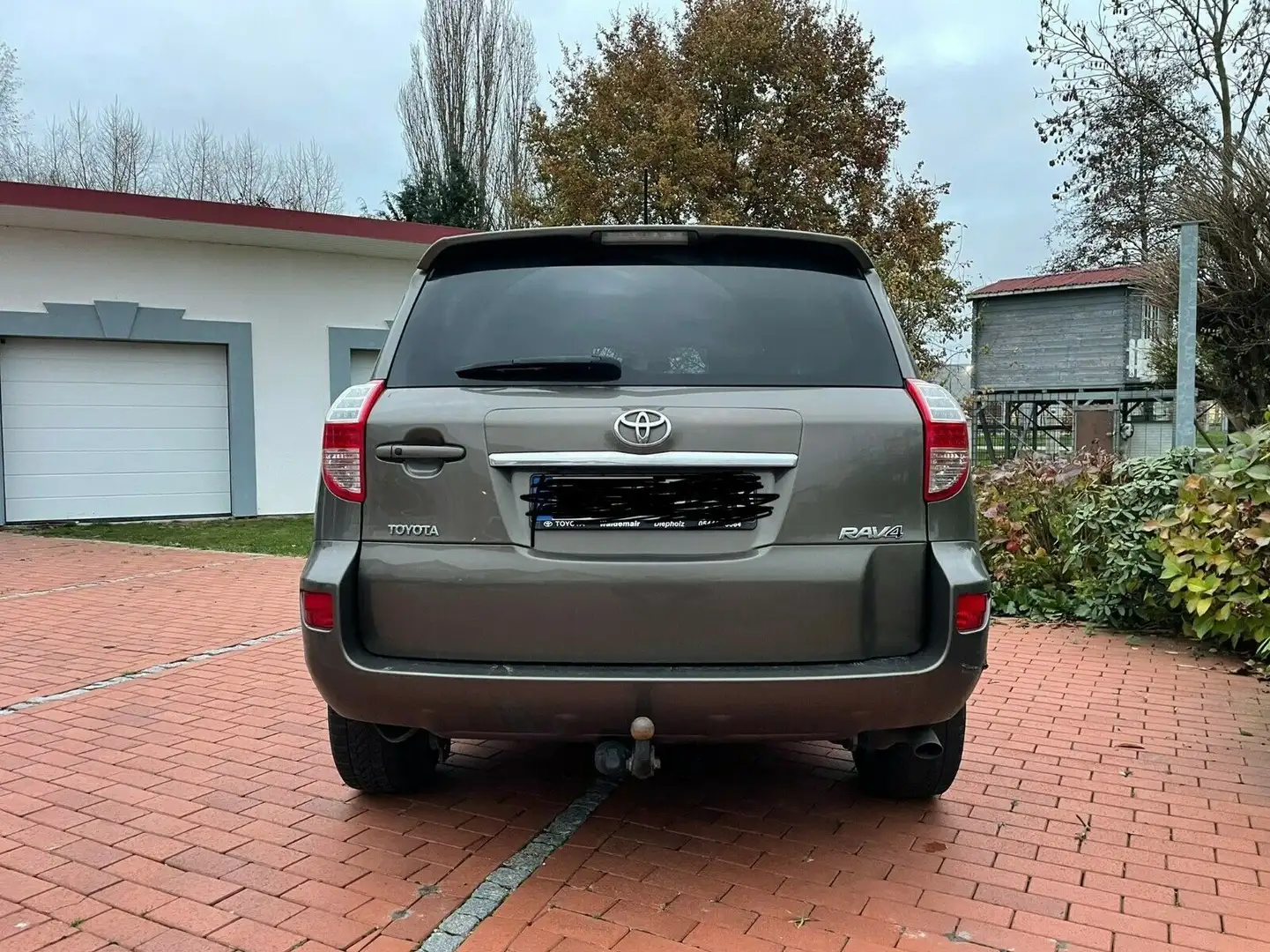 Toyota RAV 4 2.2 D-4D 4x4 Automatik Life Braun - 2