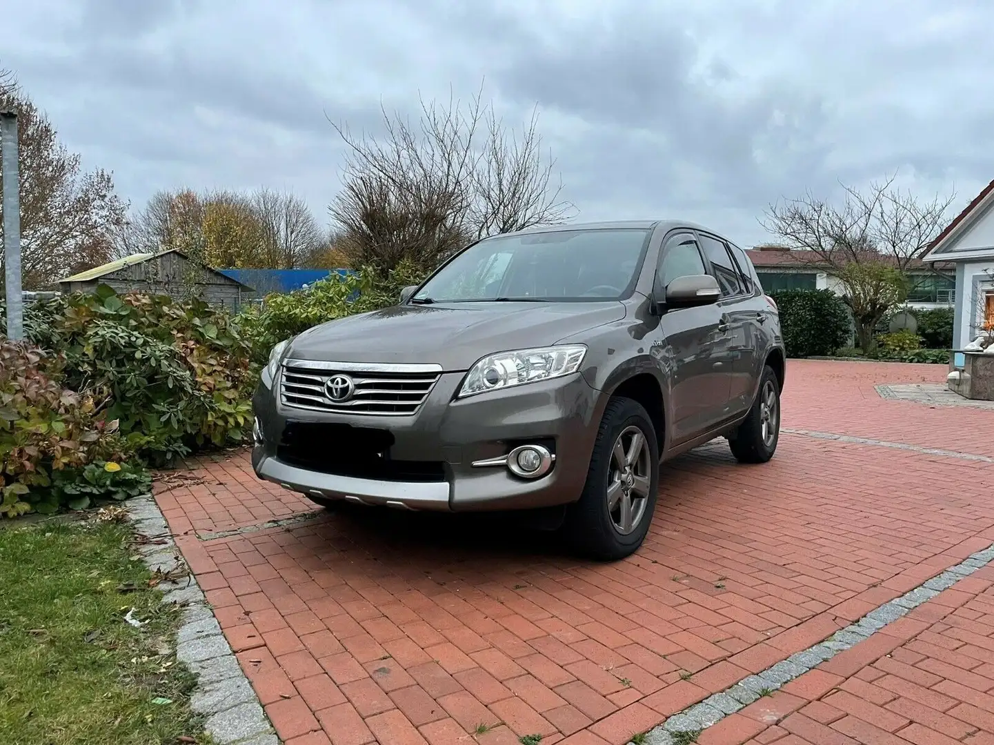 Toyota RAV 4 2.2 D-4D 4x4 Automatik Life Braun - 1