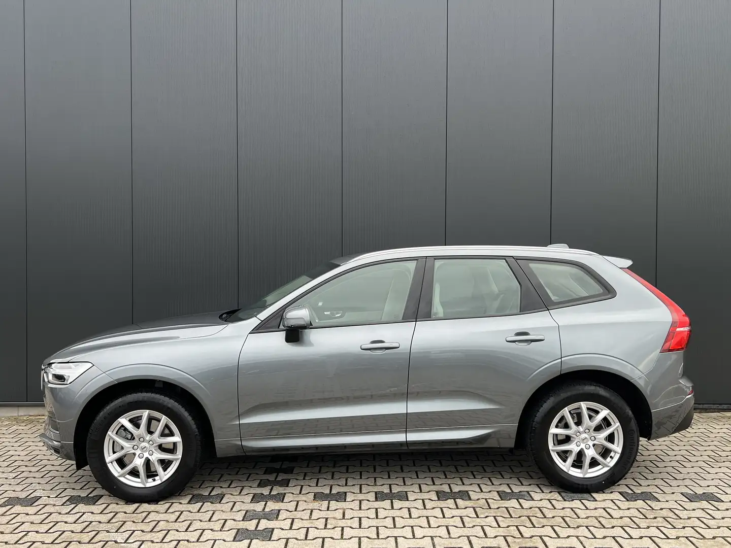 Volvo XC60 T5 | Adaptieve Cruise control | BLIS | LED | Parke Grijs - 2