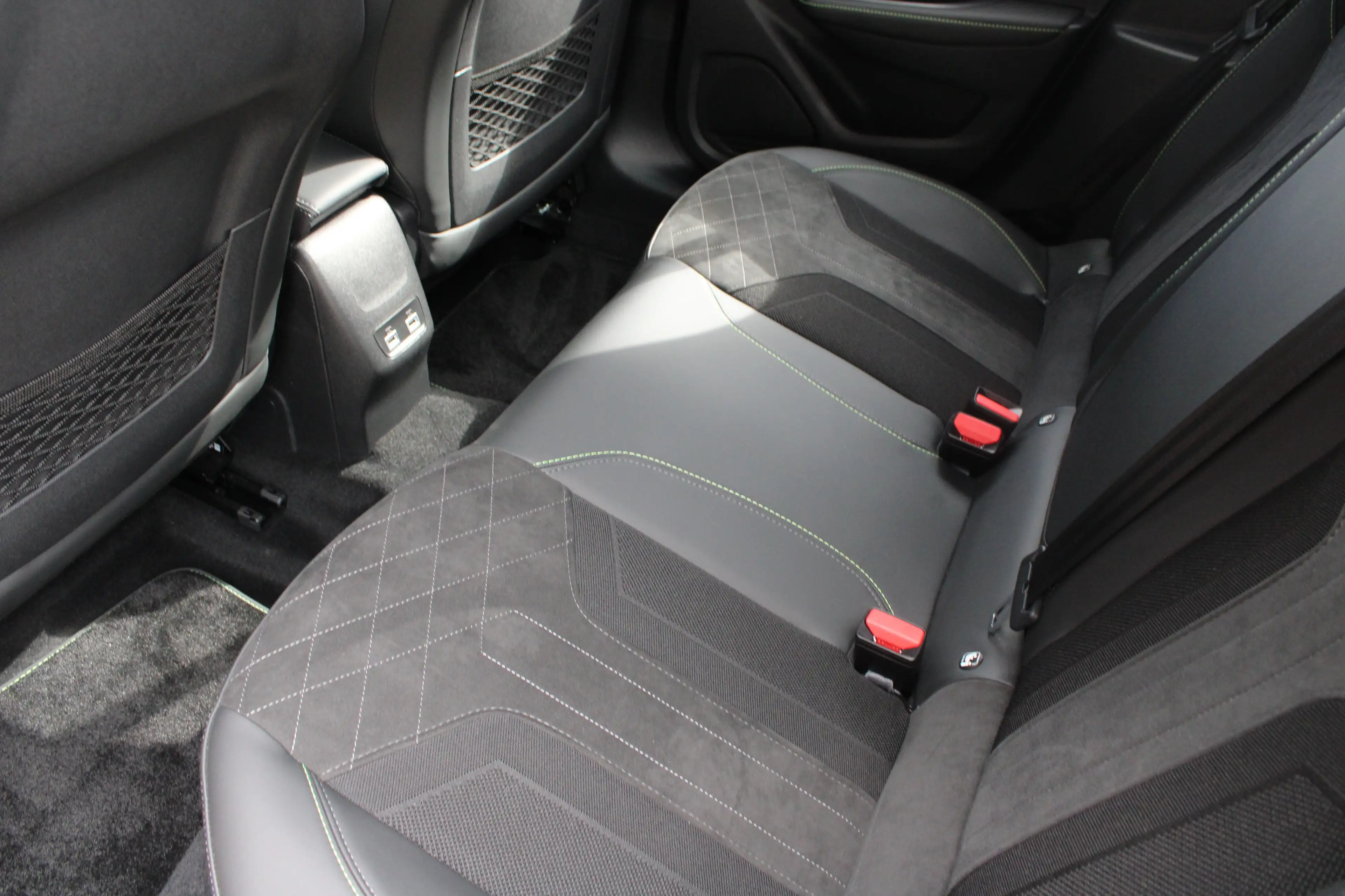 Peugeot e-208 EV GT Pack 50 kWh | Fase 3 laden | SOH 100% | Navi — photo 14