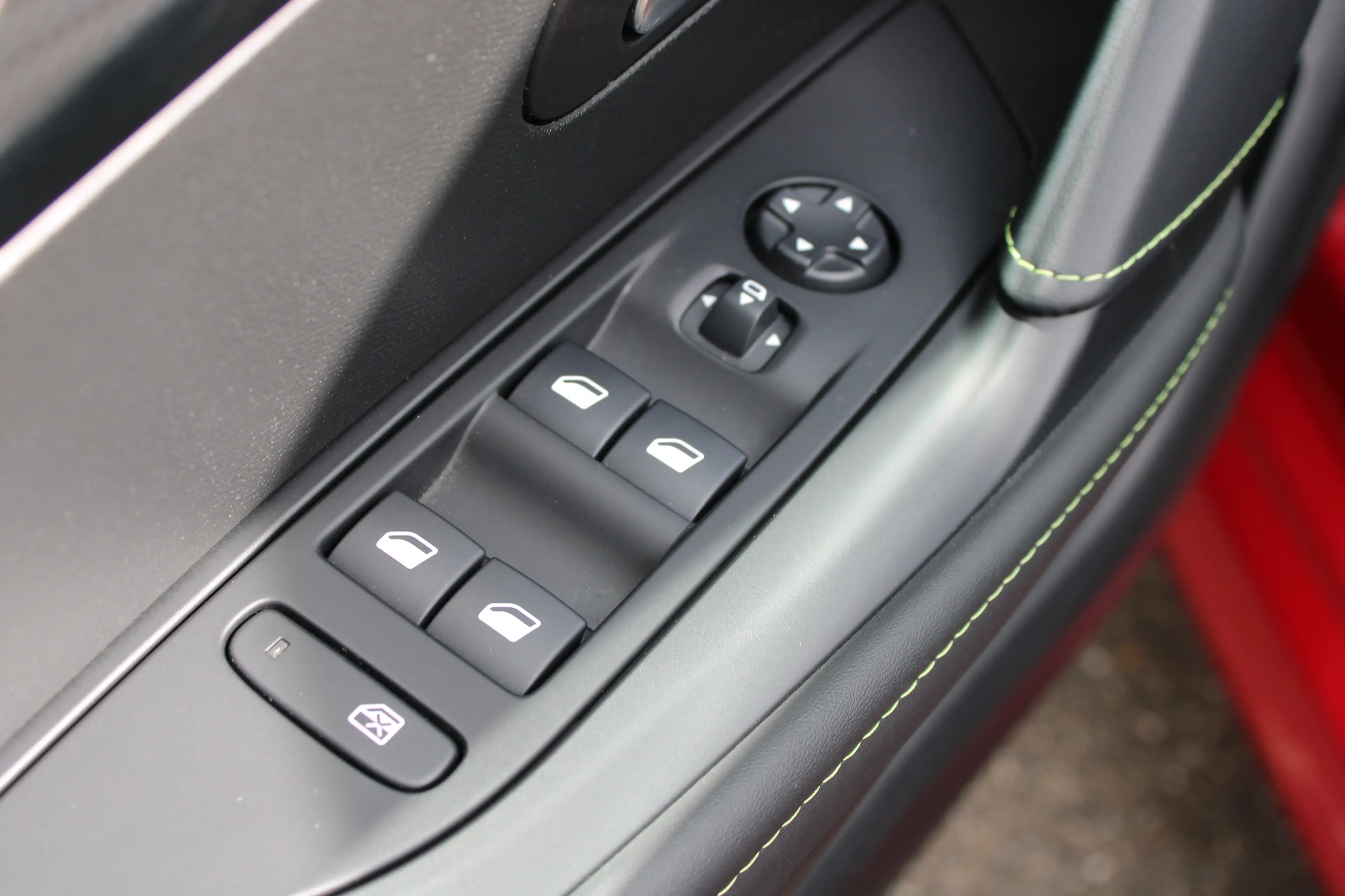Peugeot e-208 EV GT Pack 50 kWh | Fase 3 laden | SOH 100% | Navi — photo 18