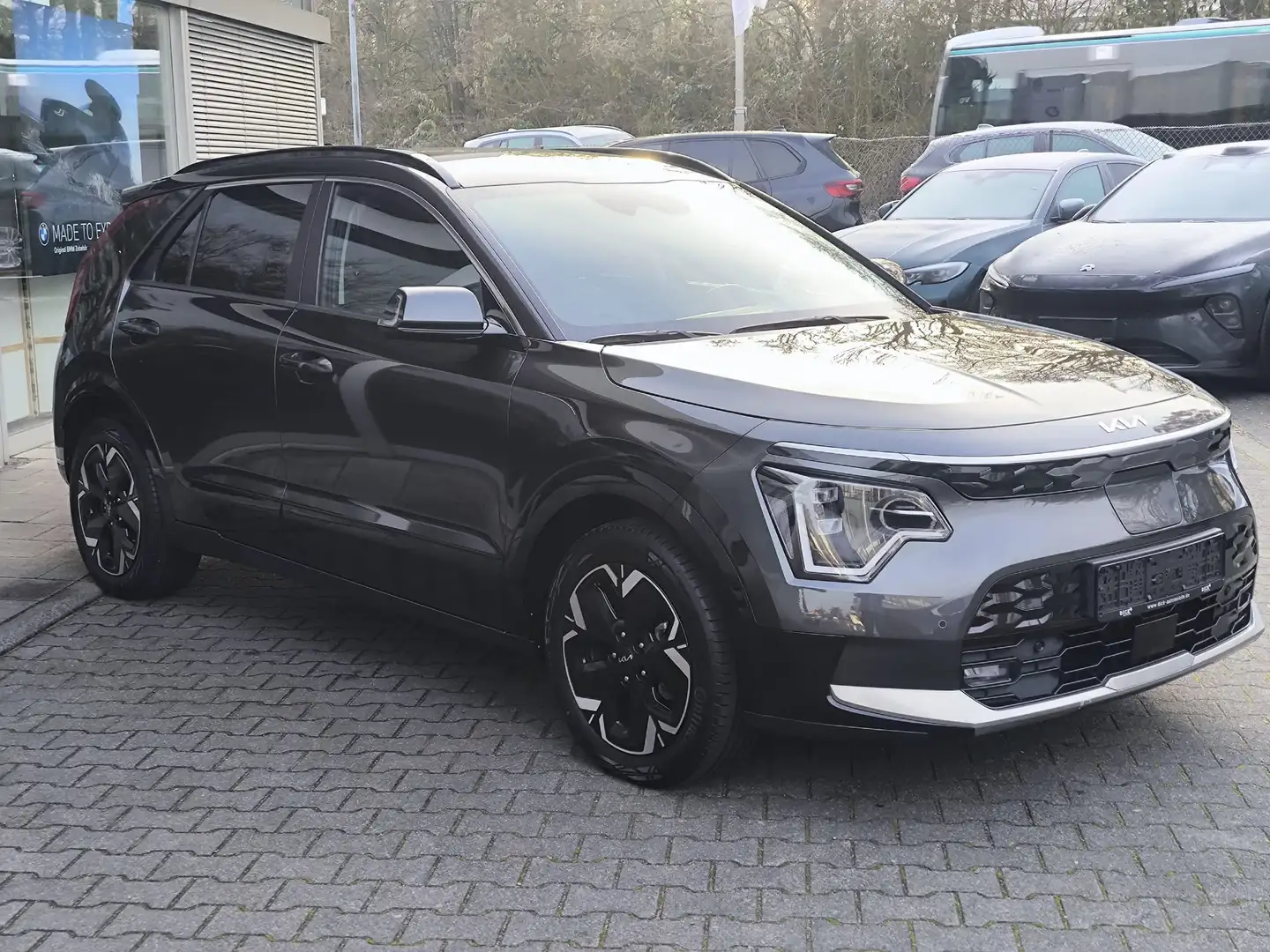 Kia e-Niro Vision WERKSG+NAVI+LED+SHZ+KAMERA+ACC+WP+ Schwarz - 2