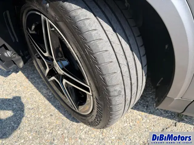 Mercedes-Benz Gla view 3