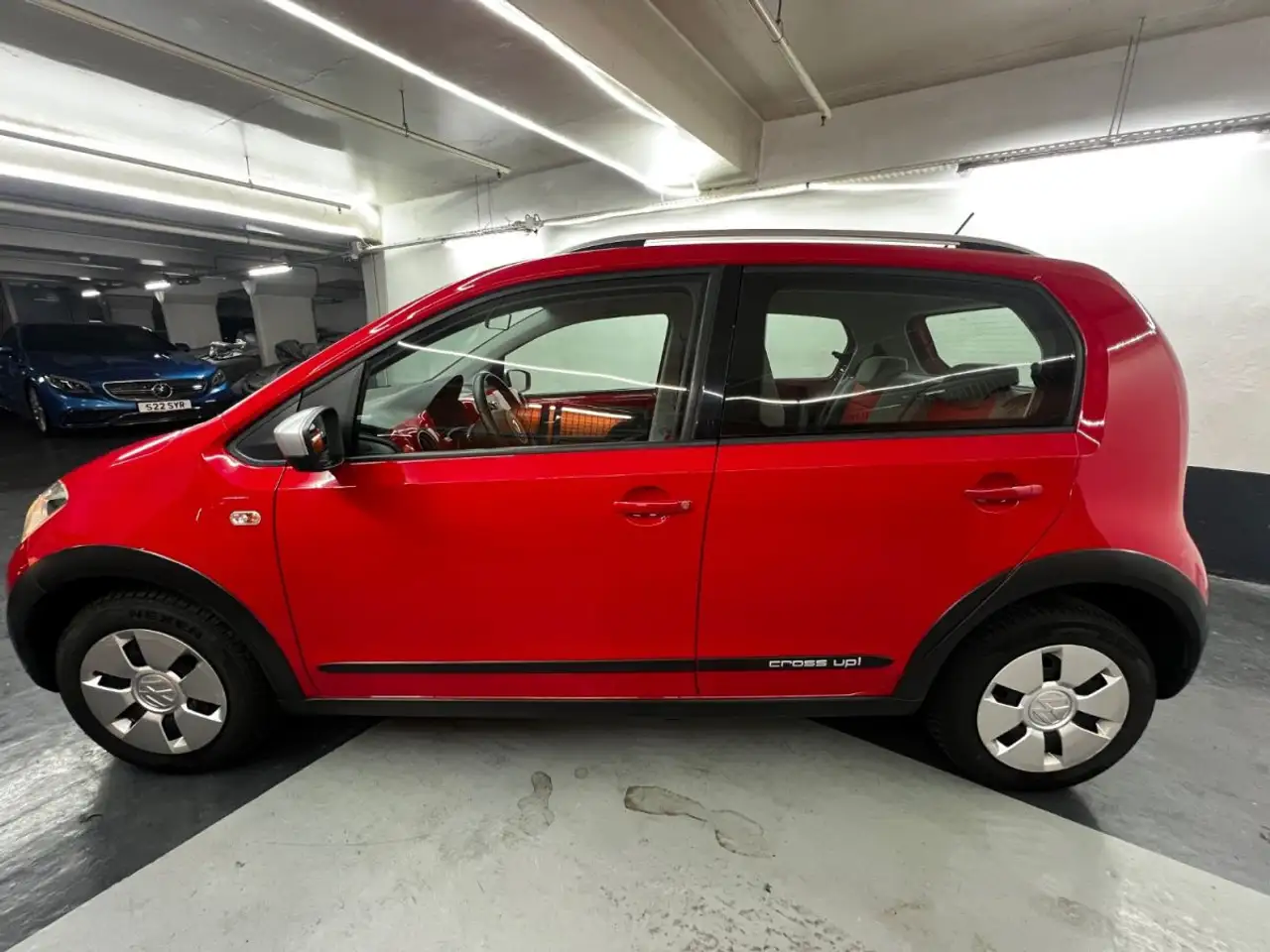 Volkswagen up! CROSS