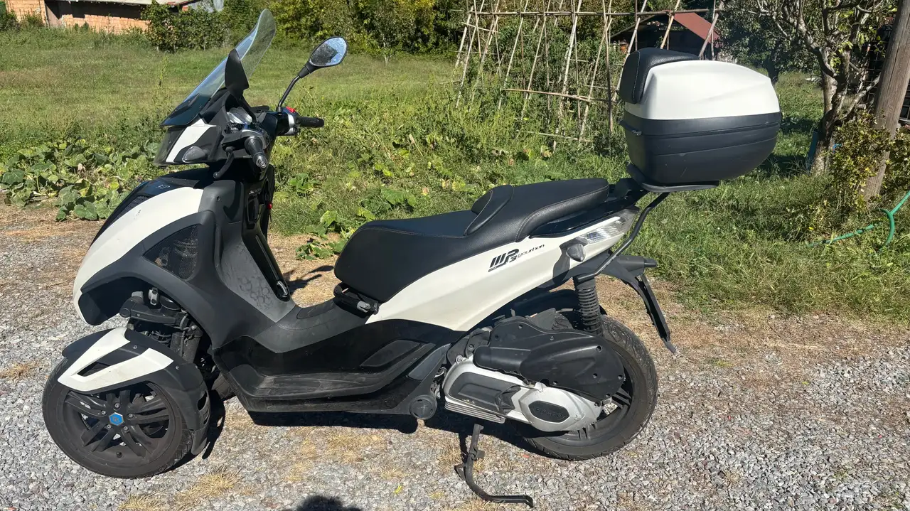 Piaggio MP3 300