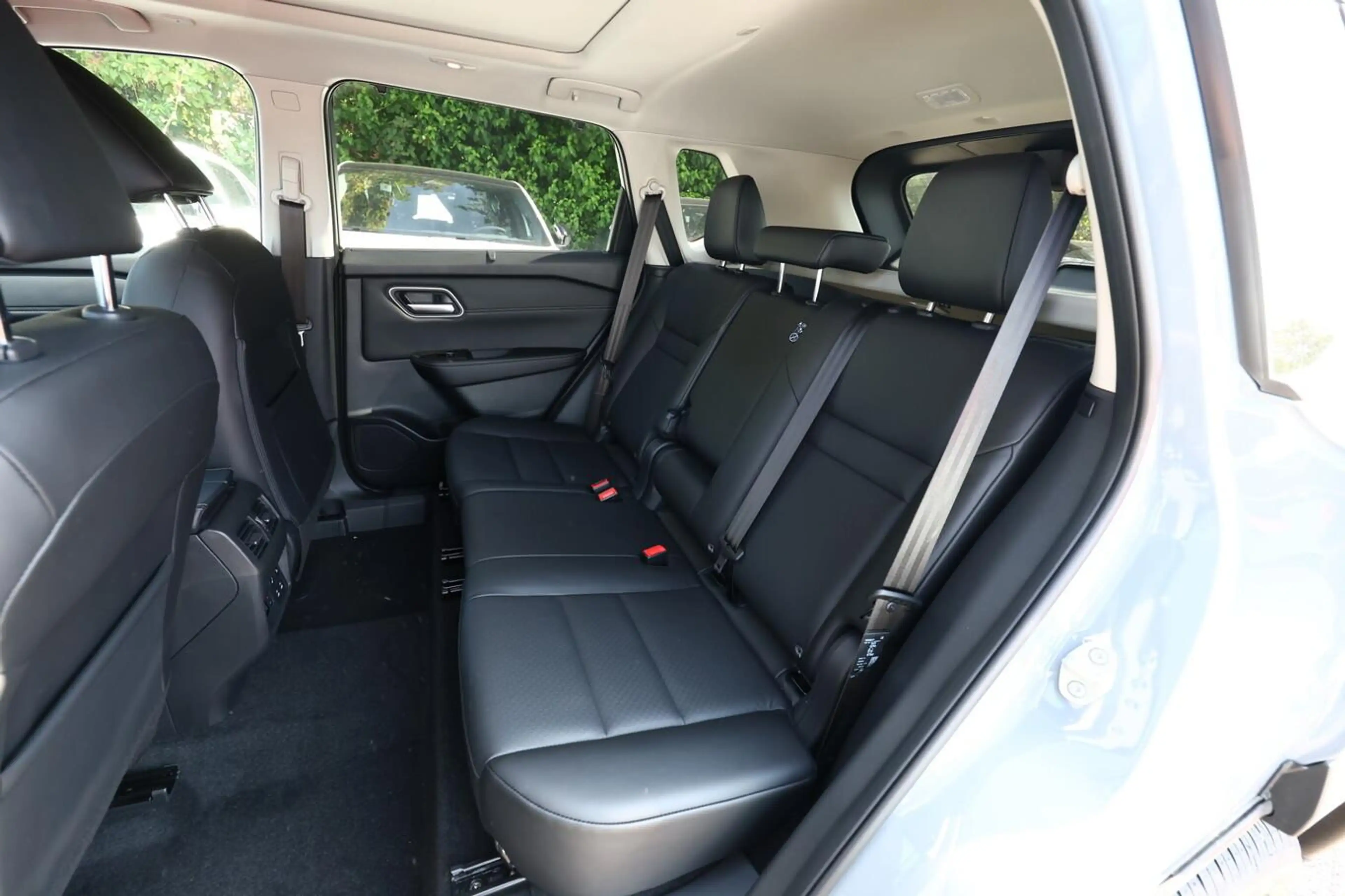 Nissan X-Trail Tekna Pano 4xSHZ HUD PrivG LED 360° Nav 120 kW ... — photo 10