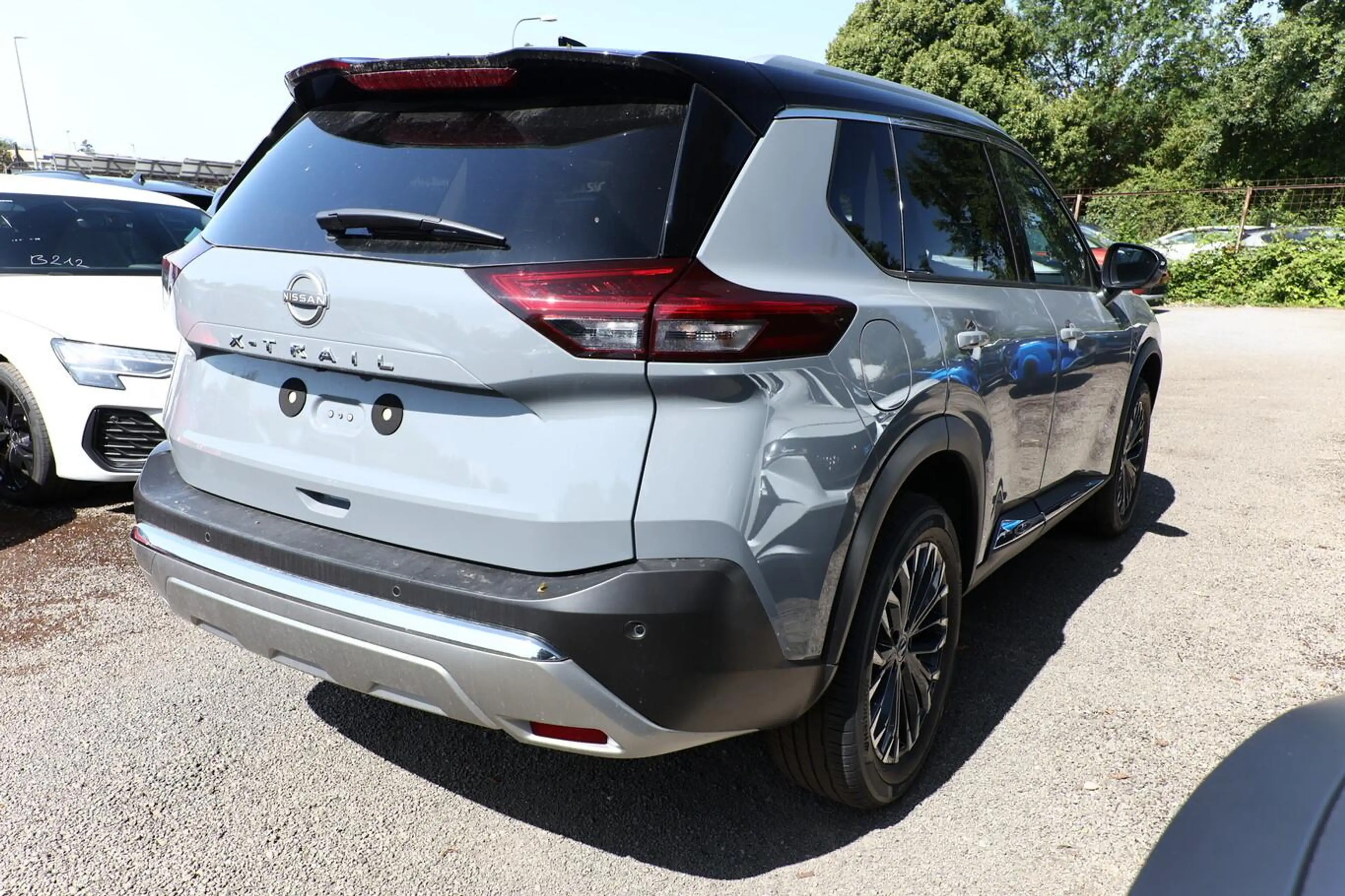 Nissan X-Trail Tekna Pano 4xSHZ HUD PrivG LED 360° Nav 120 kW ... — photo 3