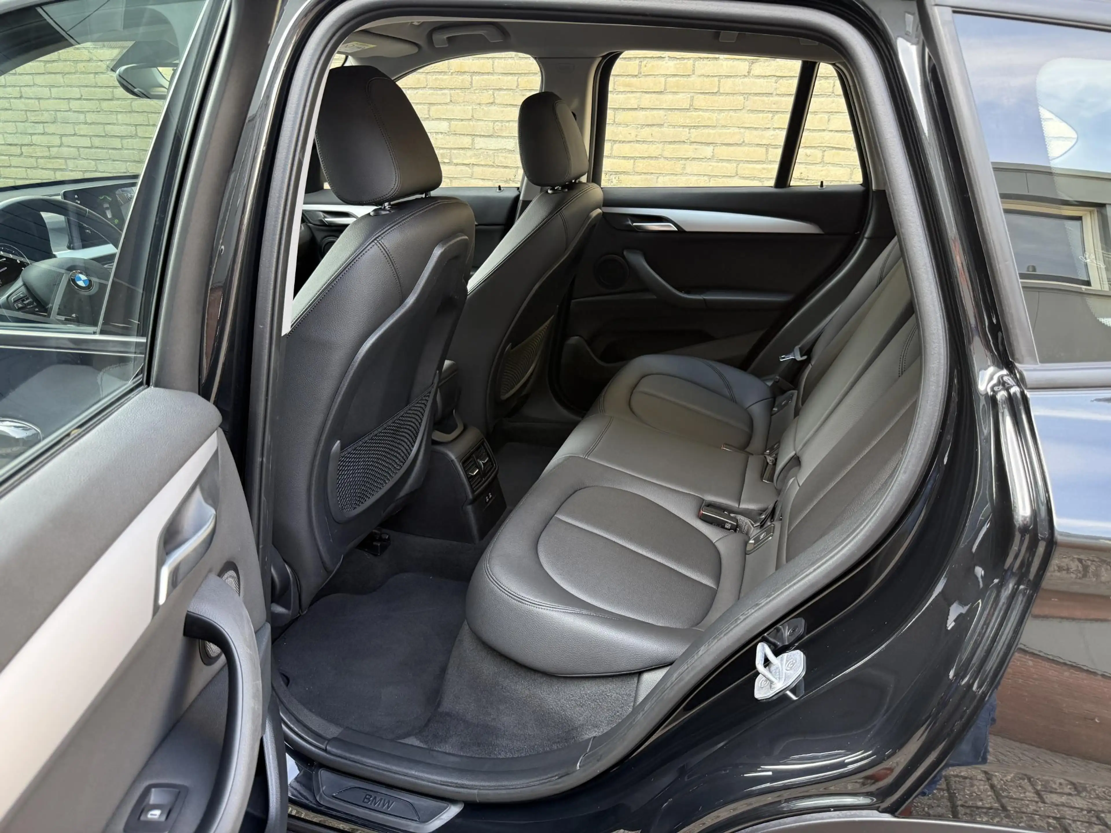 BMW X1 xDrive25e 220pk | Leder | Navigatie | LED | Cruise — photo 13
