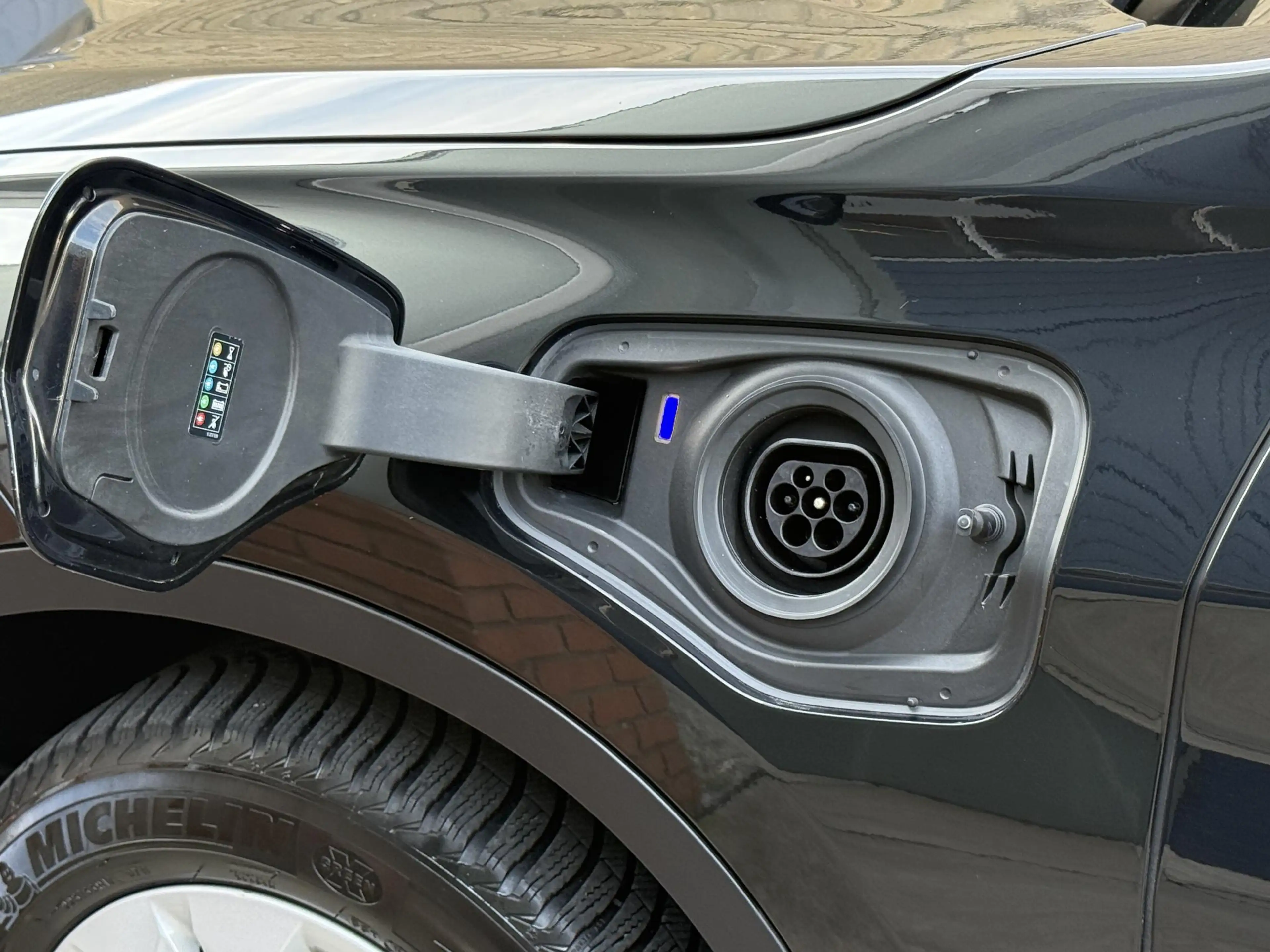 BMW X1 xDrive25e 220pk | Leder | Navigatie | LED | Cruise — photo 41