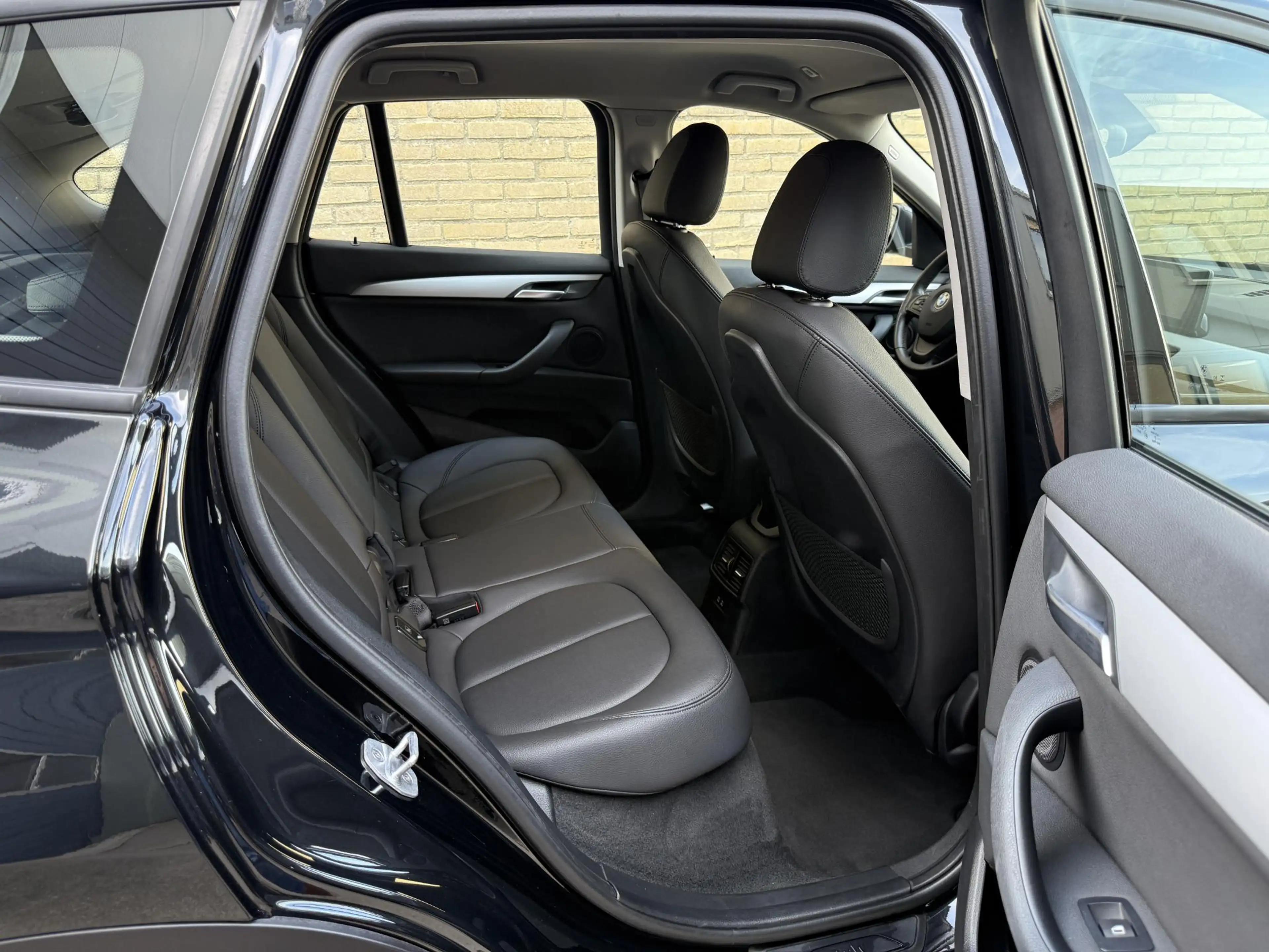 BMW X1 xDrive25e 220pk | Leder | Navigatie | LED | Cruise — photo 15