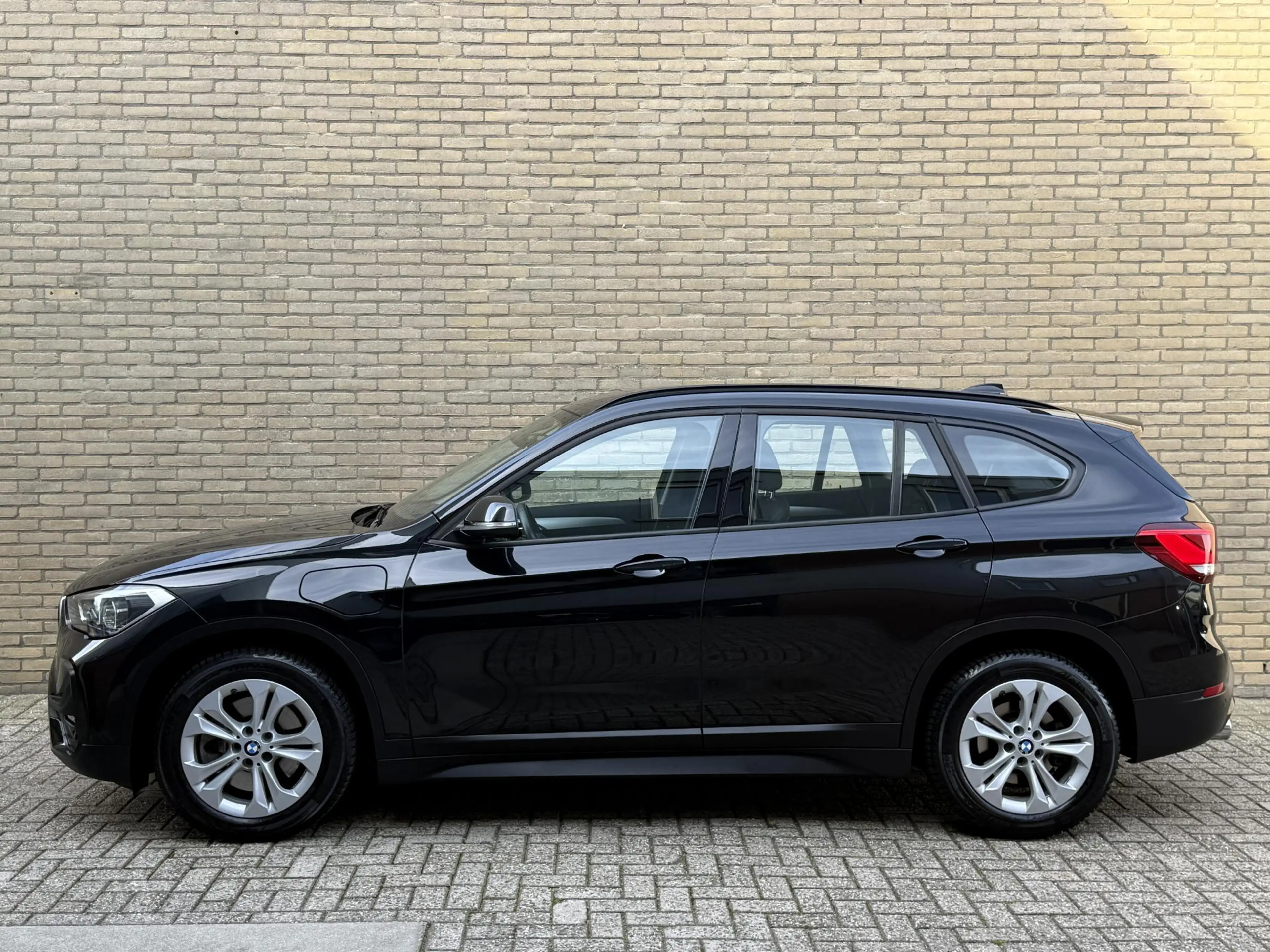 BMW X1 xDrive25e 220pk | Leder | Navigatie | LED | Cruise — photo 32