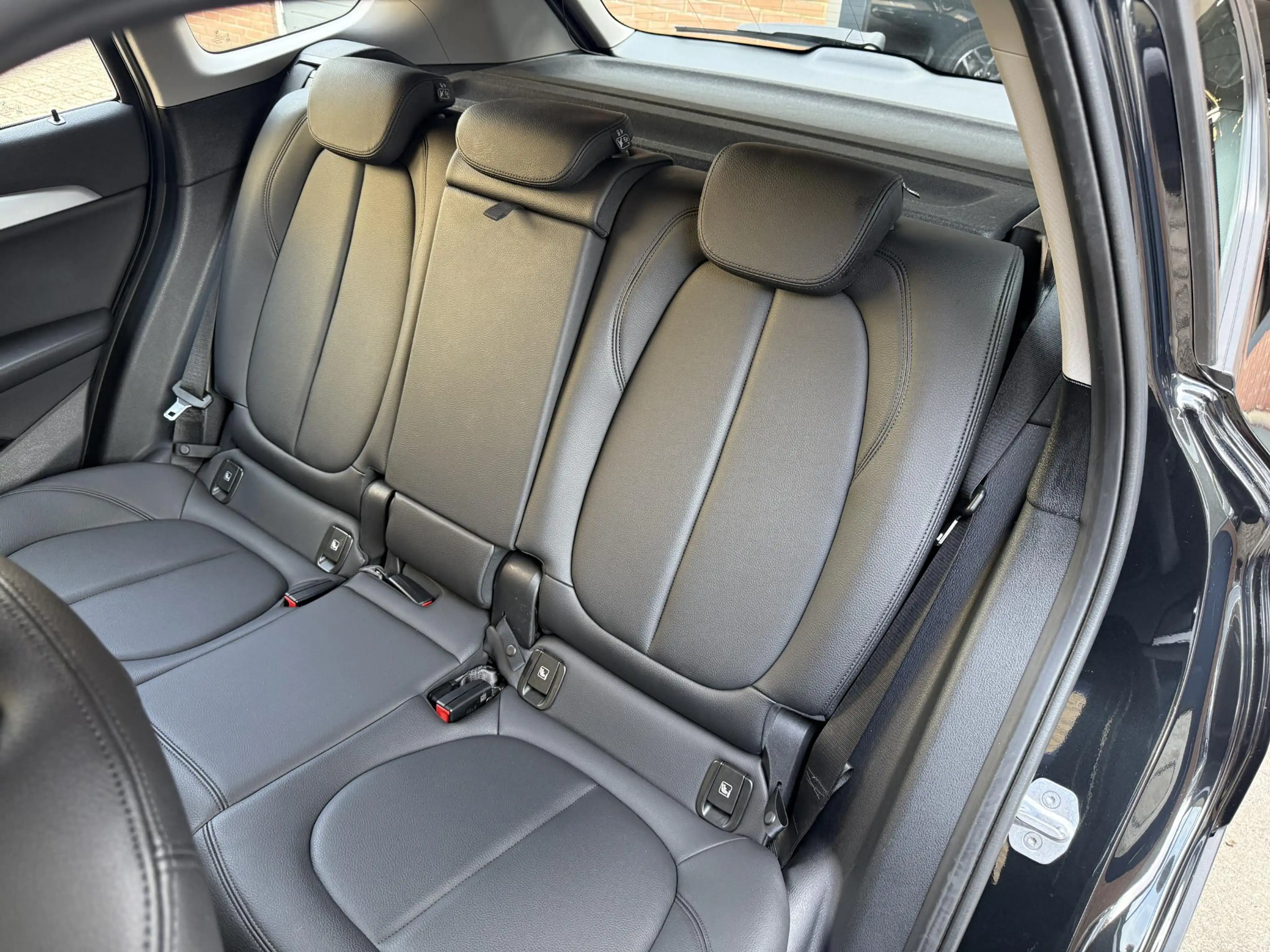 BMW X1 xDrive25e 220pk | Leder | Navigatie | LED | Cruise — photo 14