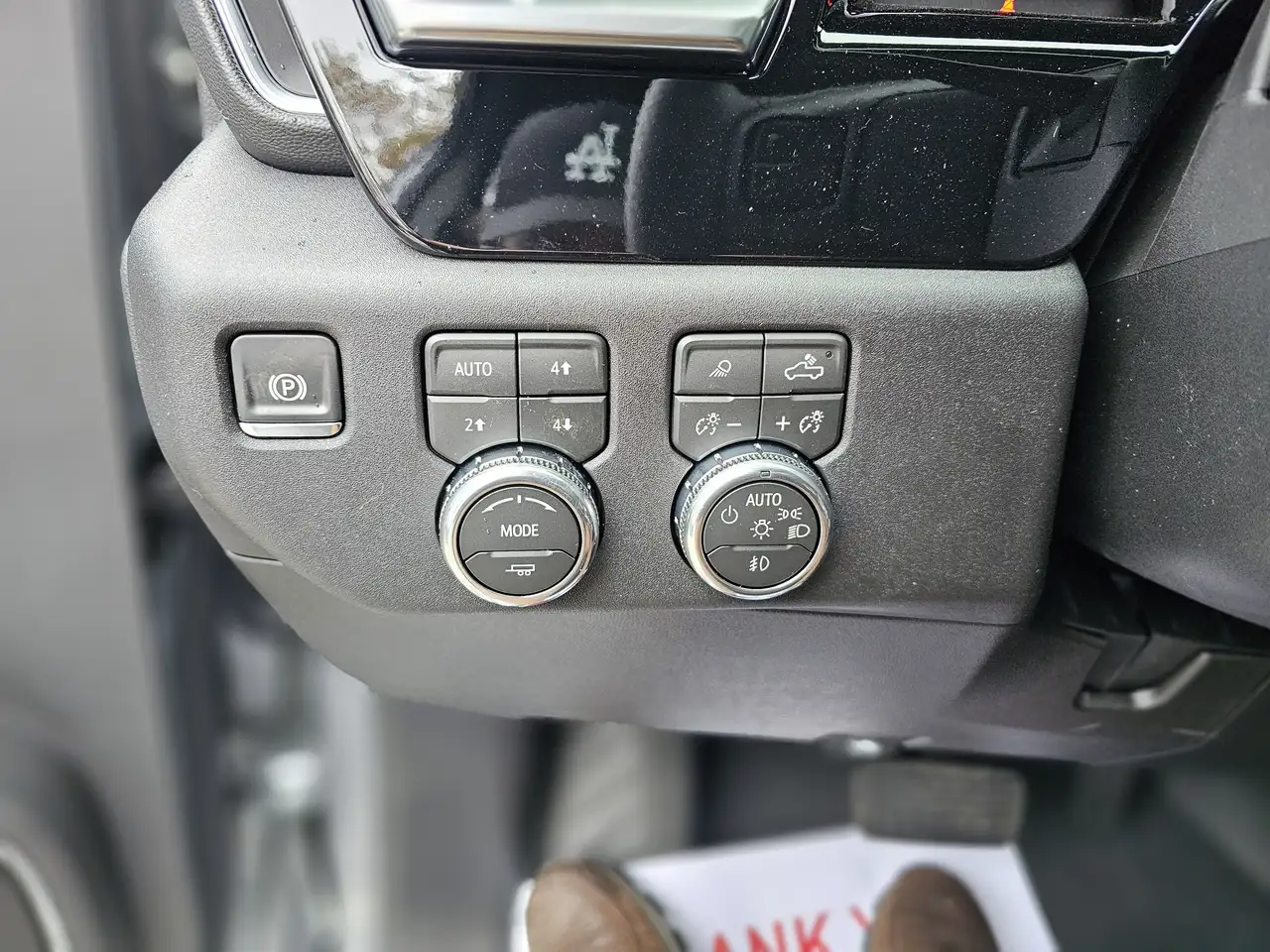 GMC Sierra 3500HD снимка GMC Sierra 3500HD