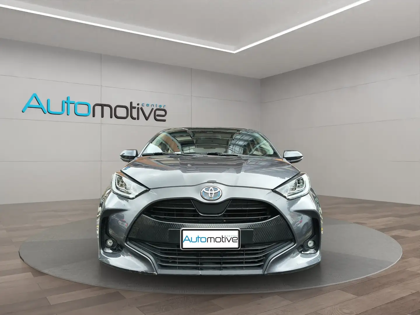 Toyota Yaris 2020 1.5h Trend Grau - 2