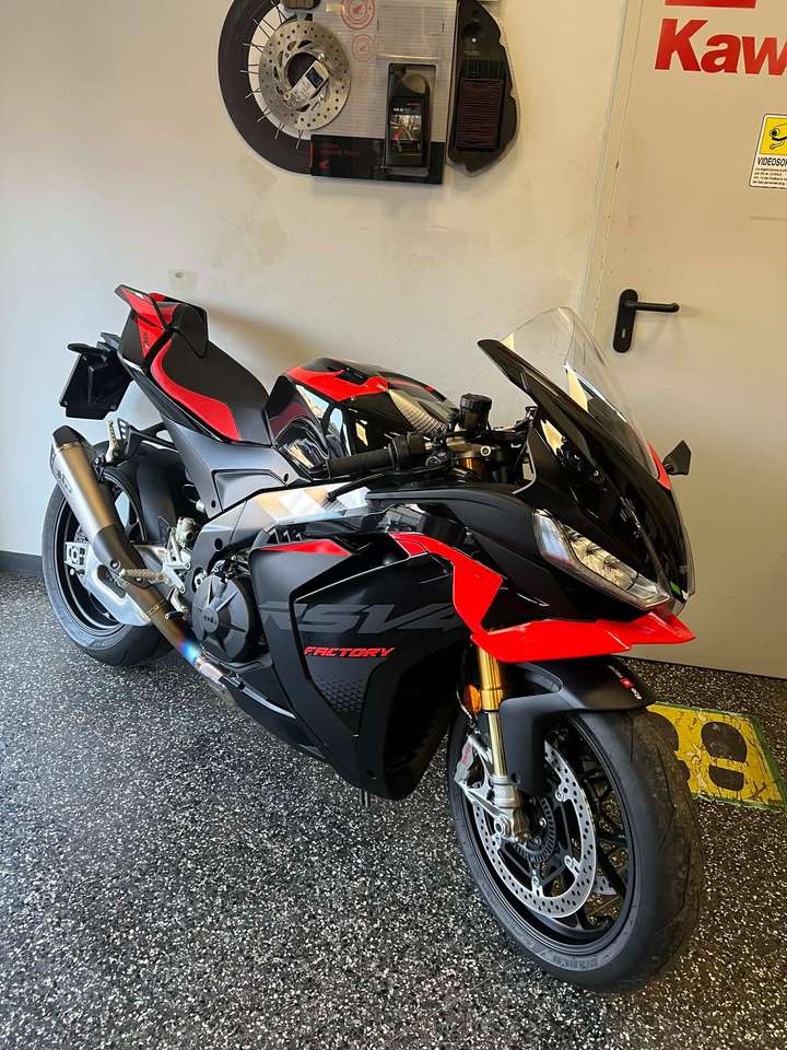 Aprilia RSV4 1100 FACTORY SCARICO SPARK TITANIO 900KM!!!
