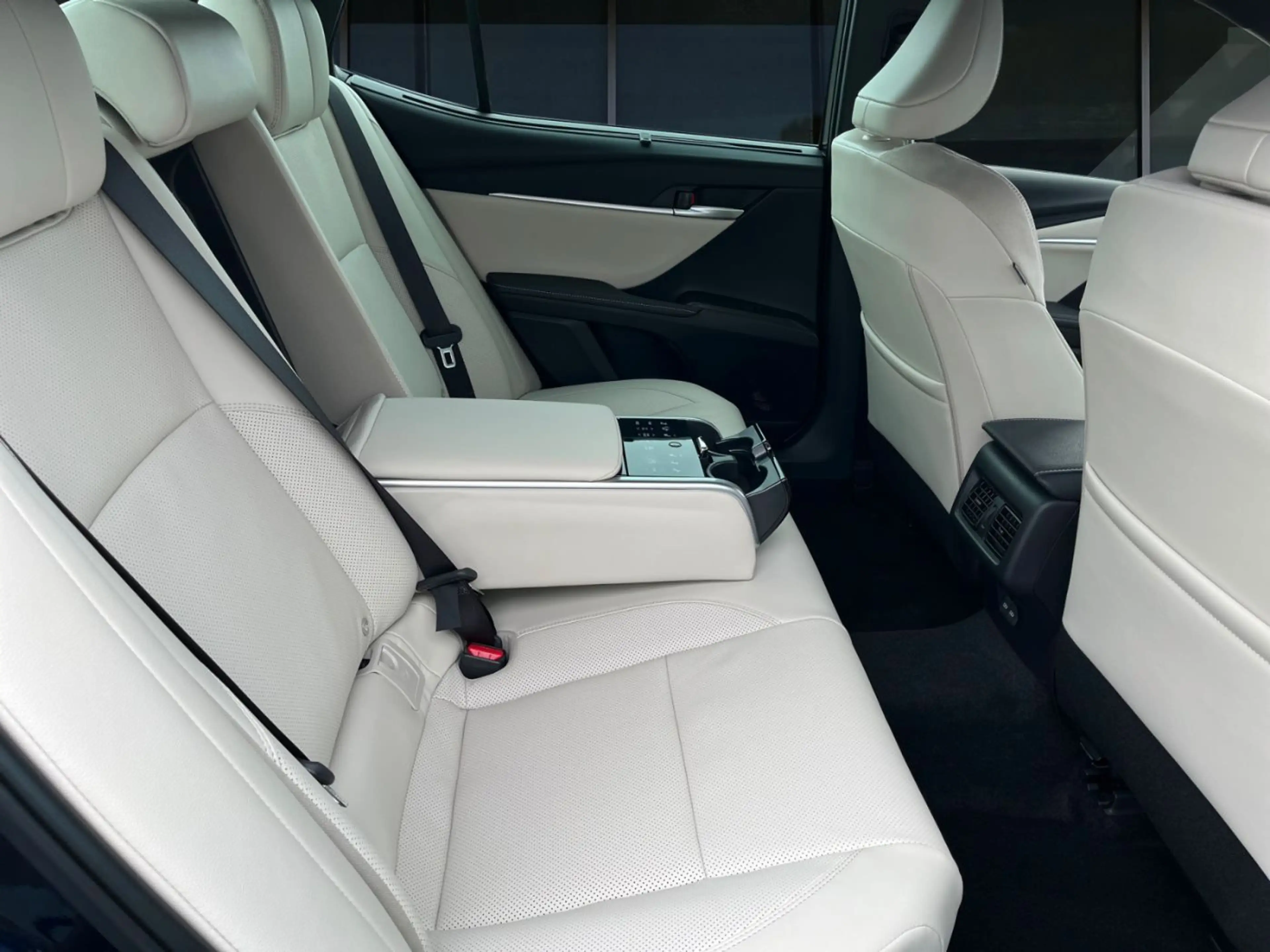 Toyota Camry 2.5 Hybrid Executive JBL*Leder*Memory — photo 8