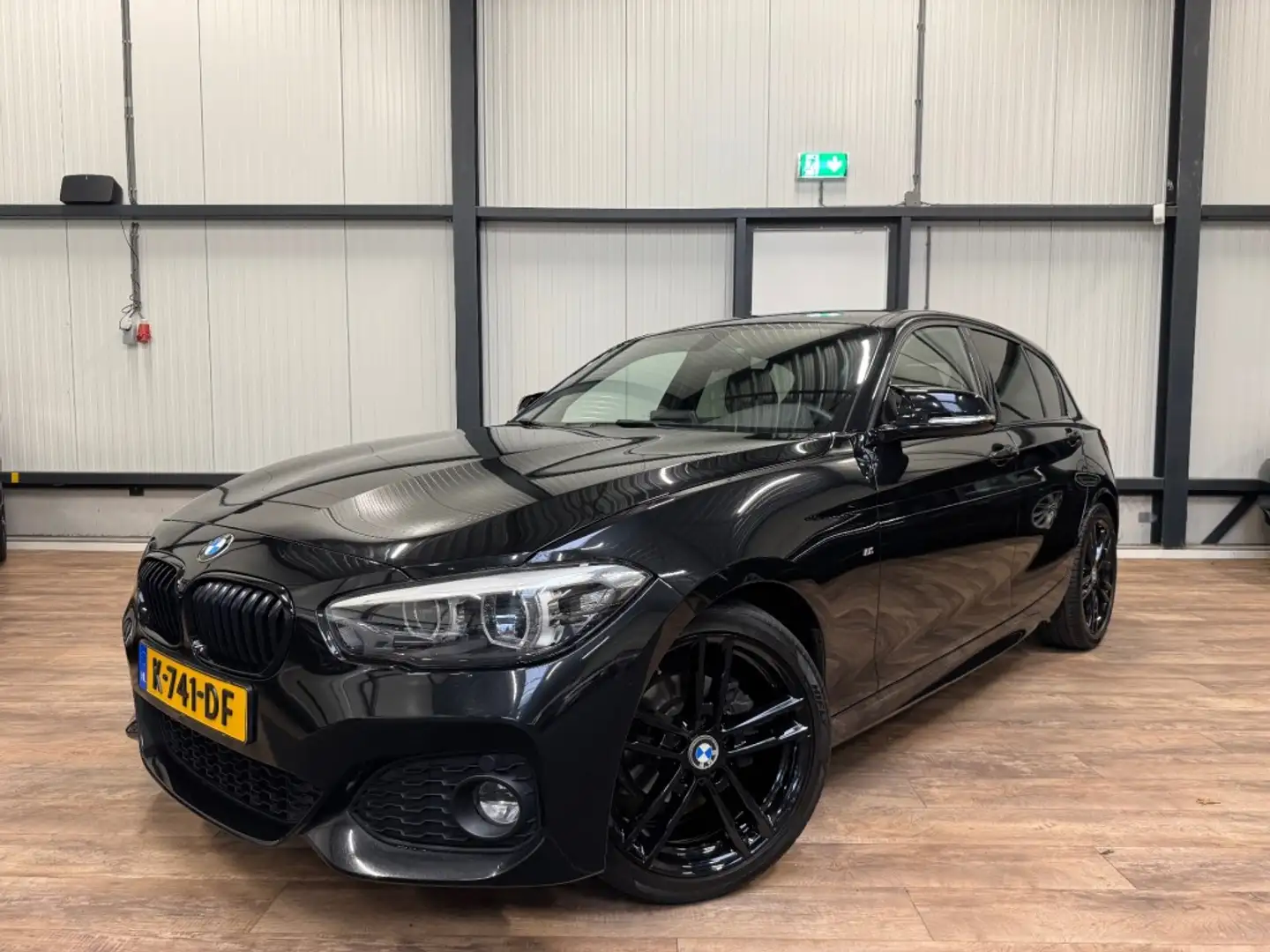 BMW 118 118i Edition M Sport Shadow High Executive Schwarz - 2